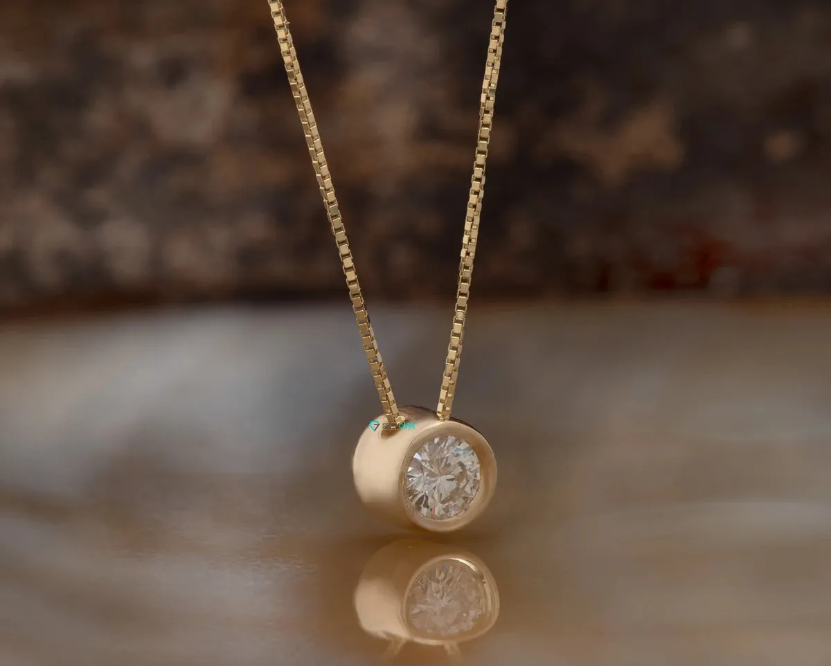 0.30 ct diamond pendant round shape