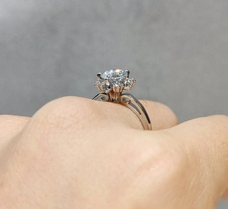 1 Carat Round Cut Diamond Heart Claws Snowflake Engagement Ring