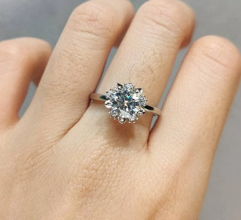 1 Carat Round Cut Diamond Heart Claws Snowflake Engagement Ring