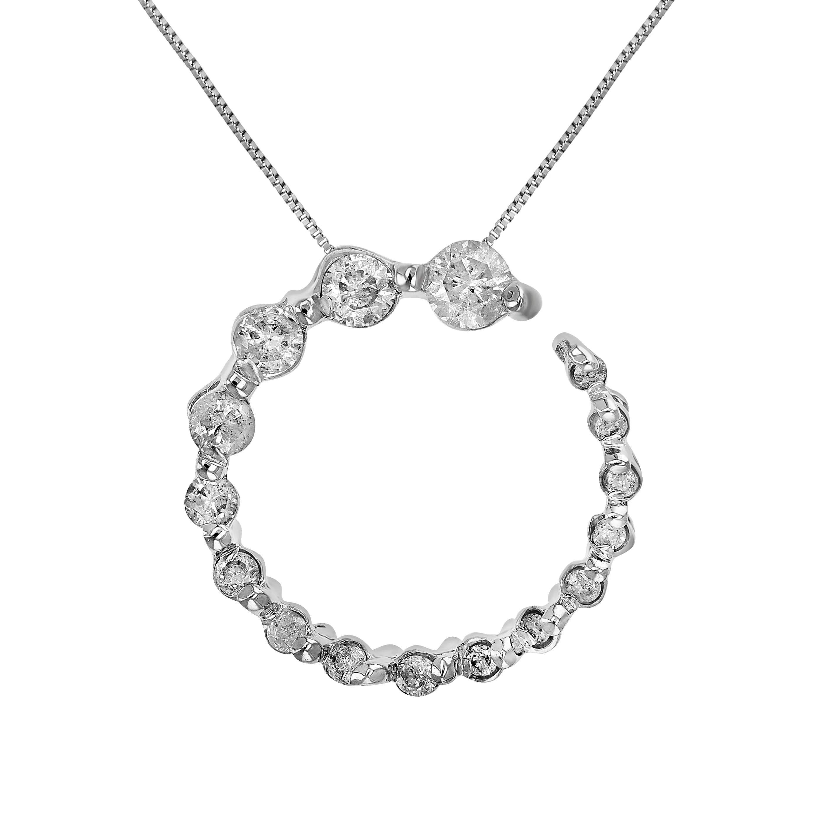 1/4 cttw Diamond Graduated Circle Pendant Necklace in 14K White Gold