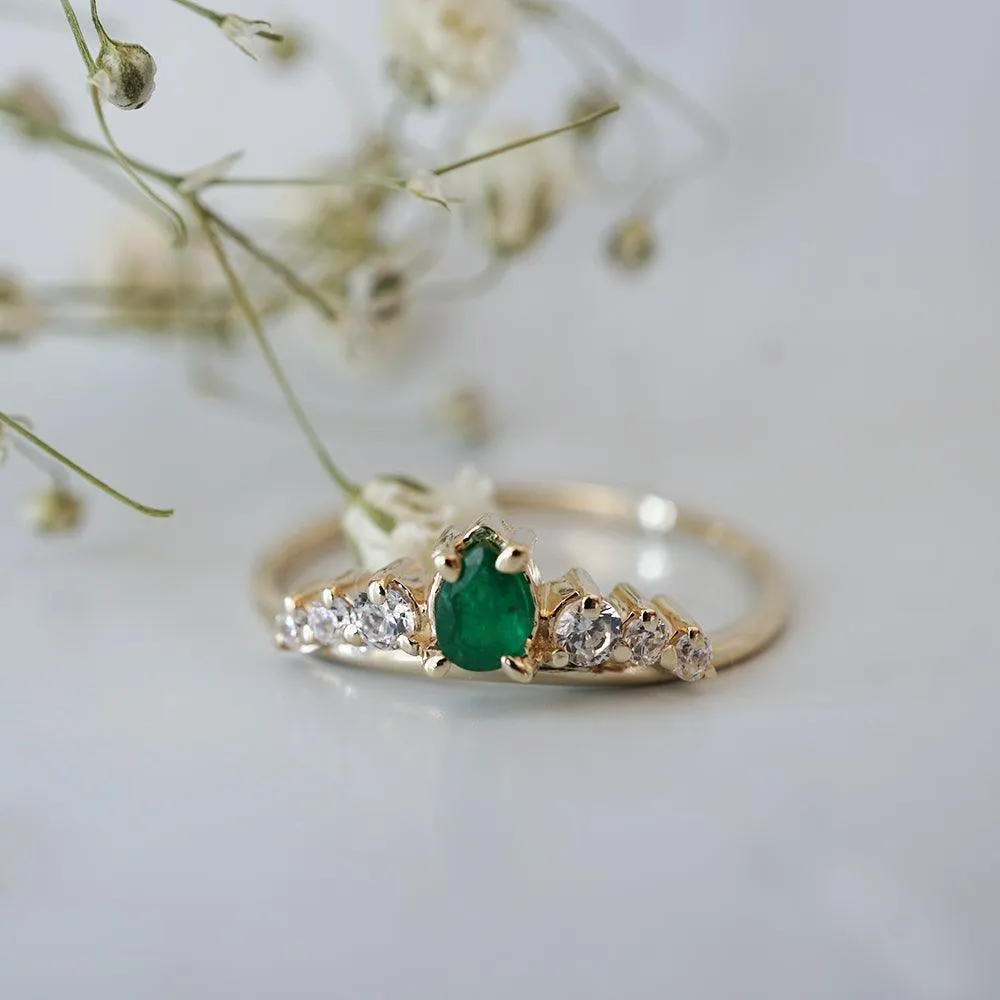 14K Emerald Empress Ring
