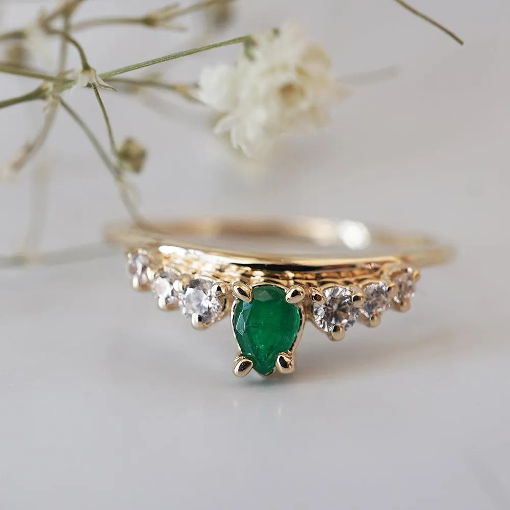 14K Emerald Empress Ring