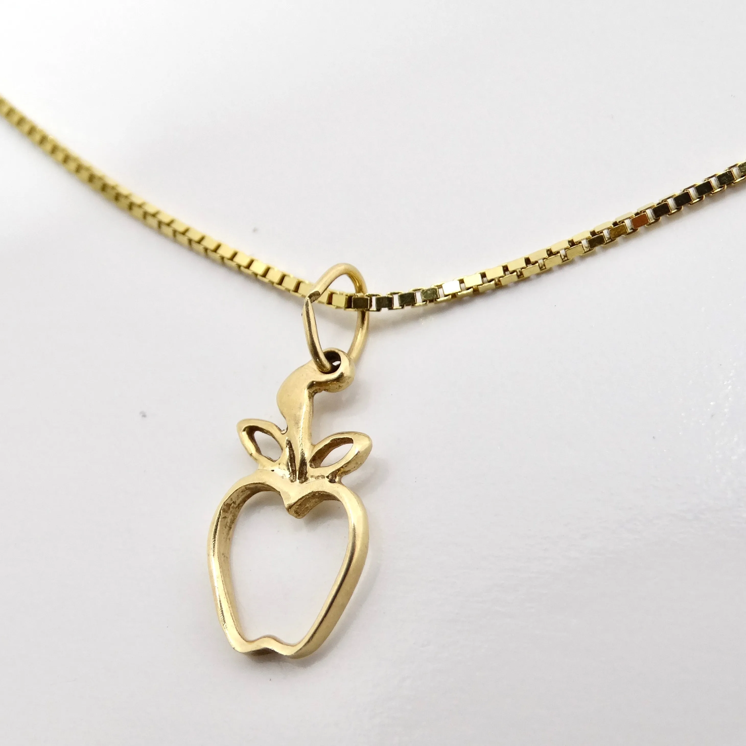 14K Solid Gold Apple Pendent Necklace