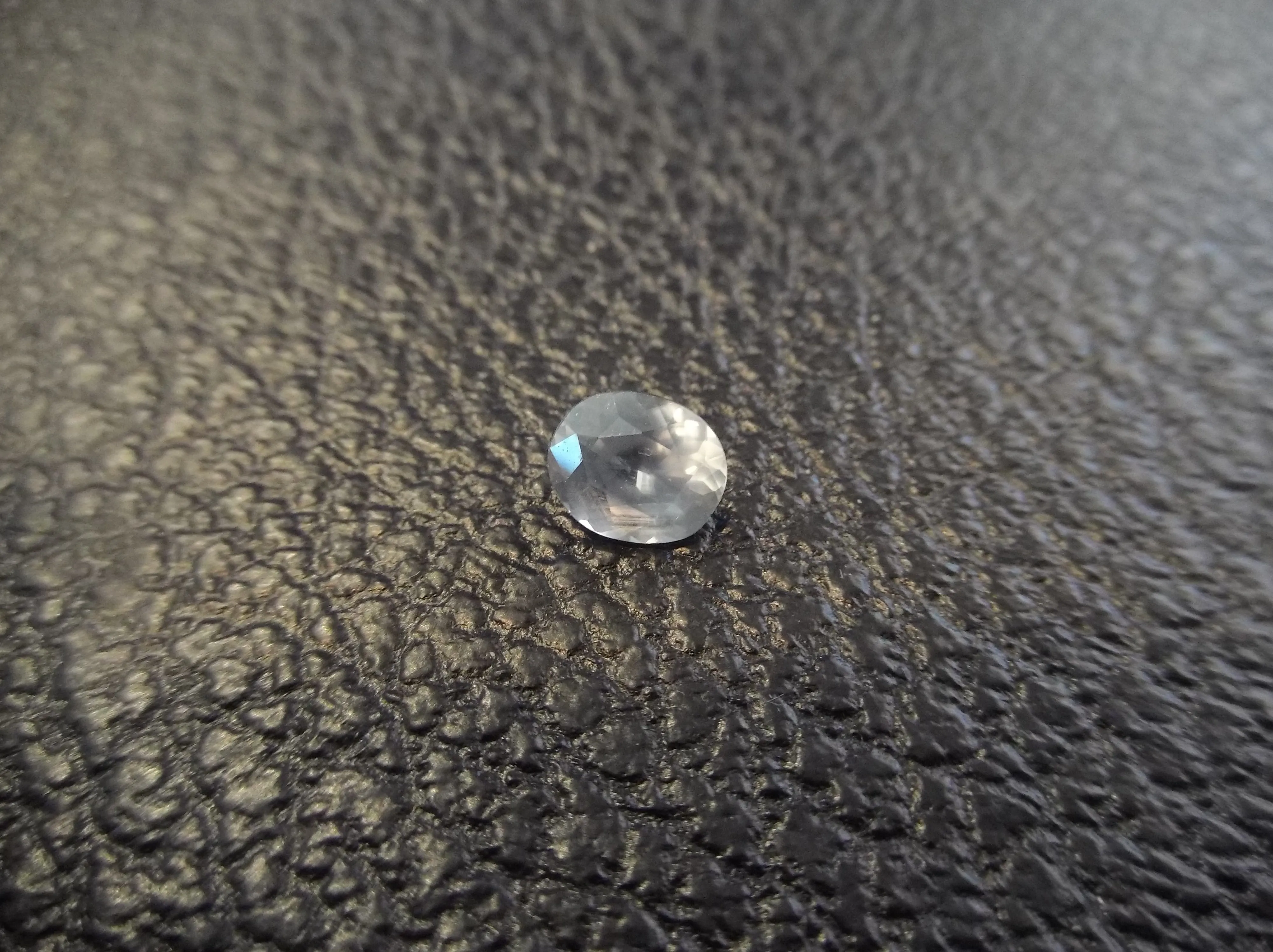 1.69ct. SAPPHIRE WITH TRIANGLE INSIDE. ONE OF A KIND