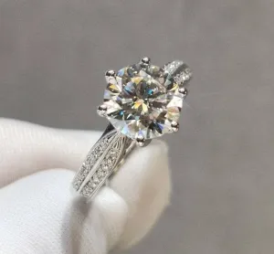 2 Carat Round Cut Diamond Star Queen Engagement Ring