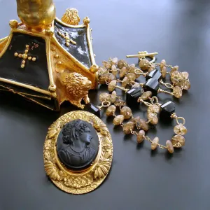 Amber Quartz Onyx Necklace Onyx Cameo Brooch Pendant - Cari Necklace