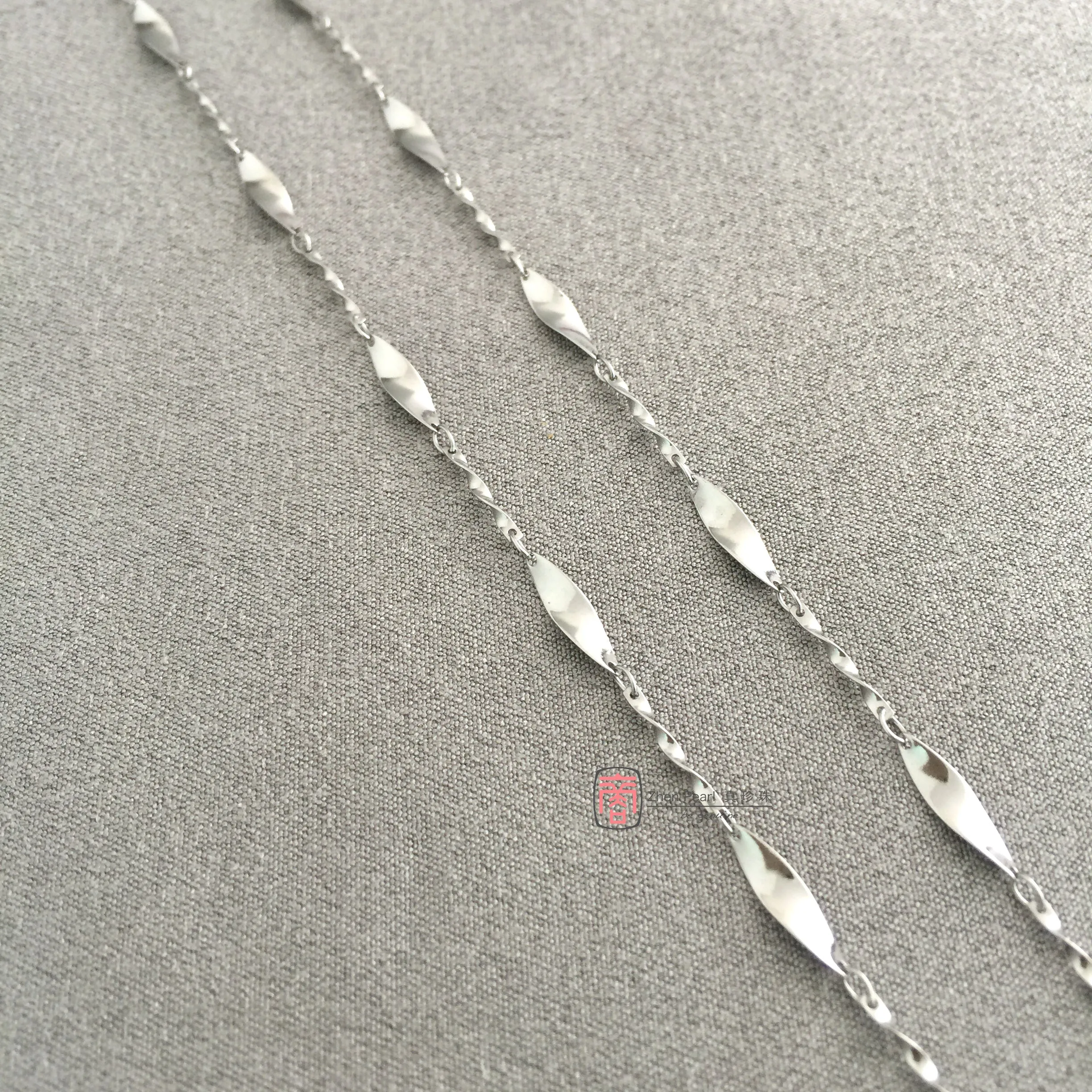 Balancing Act (designer chain) 平衡 (設計款項鍊)
