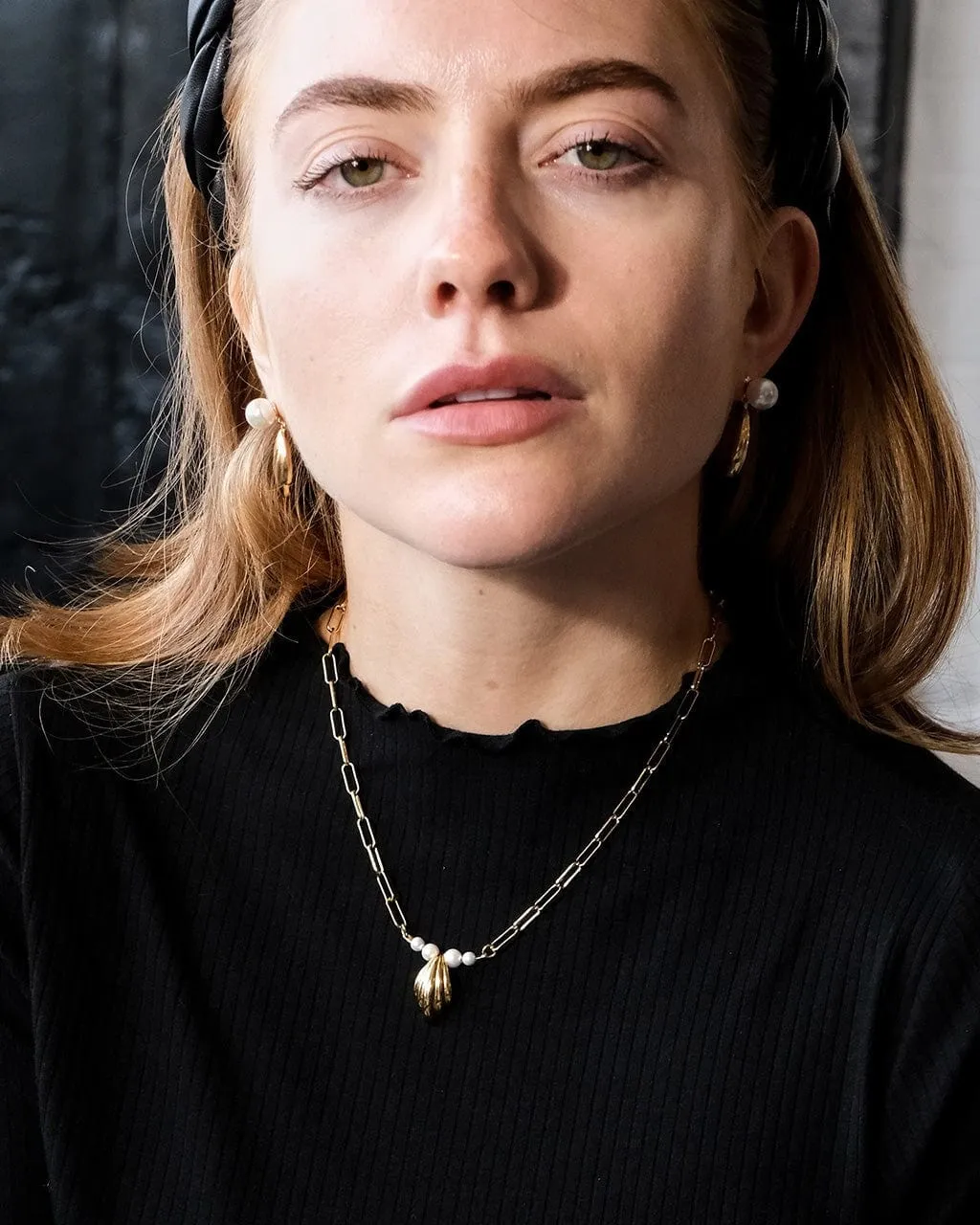 Chérie Pearl Shell Pendant Necklace