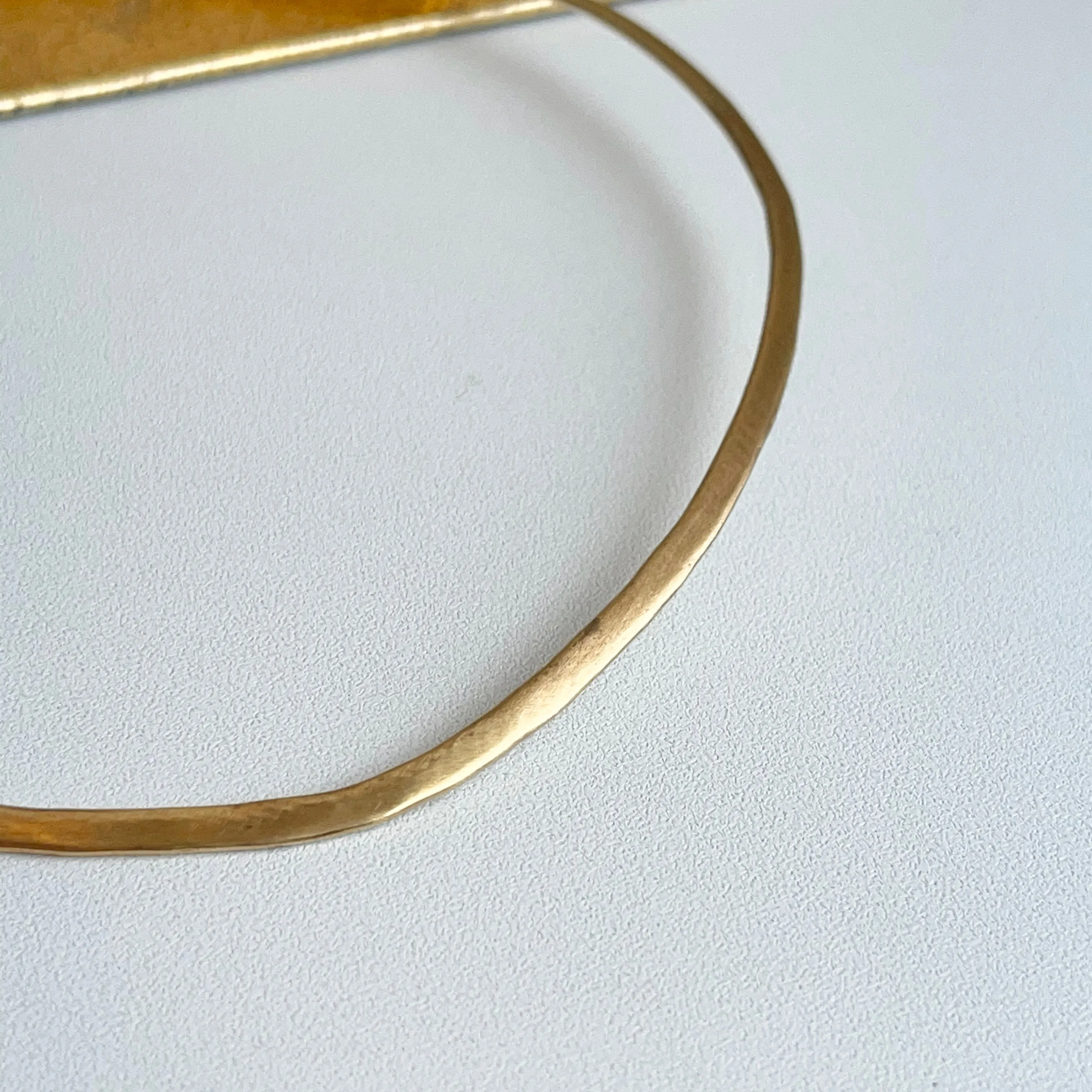 Estate 14KT Yellow Gold Hammered   Matte V Dip Collar Necklace