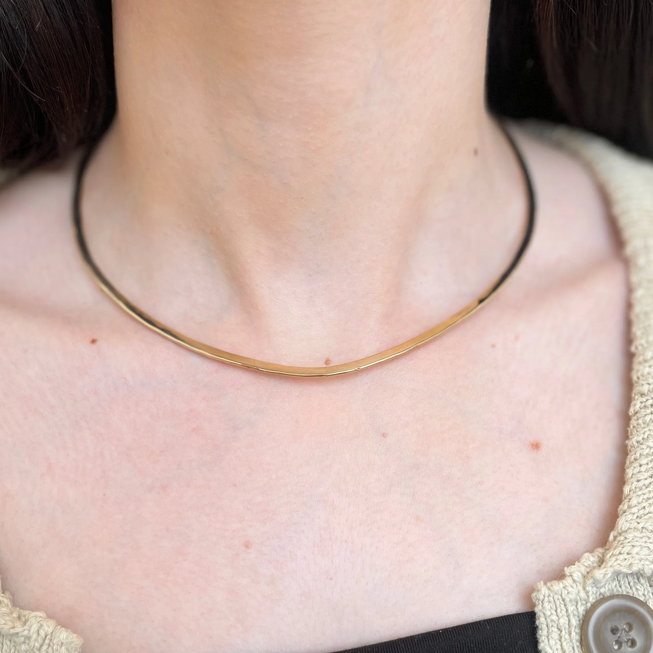 Estate 14KT Yellow Gold Hammered   Matte V Dip Collar Necklace