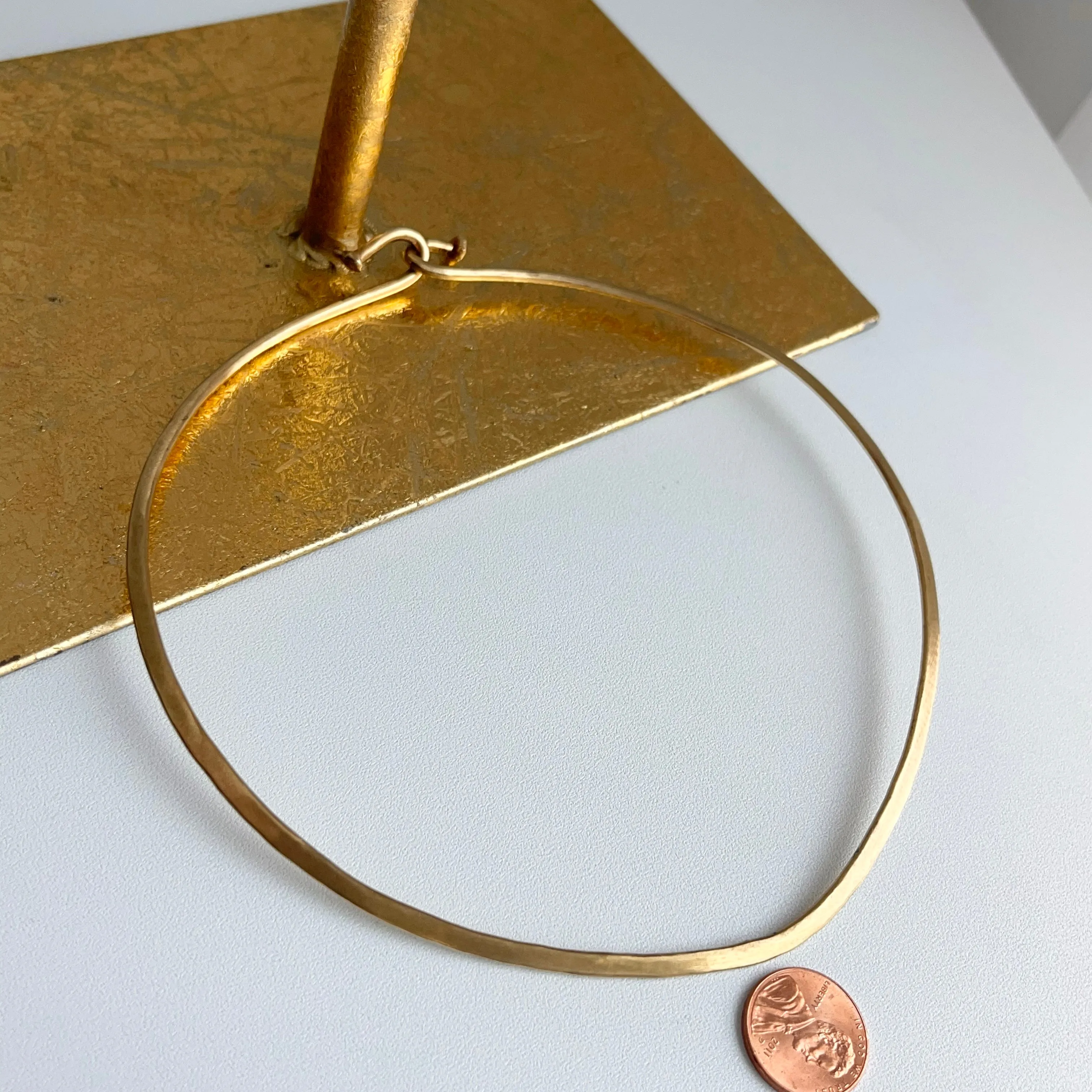 Estate 14KT Yellow Gold Hammered   Matte V Dip Collar Necklace