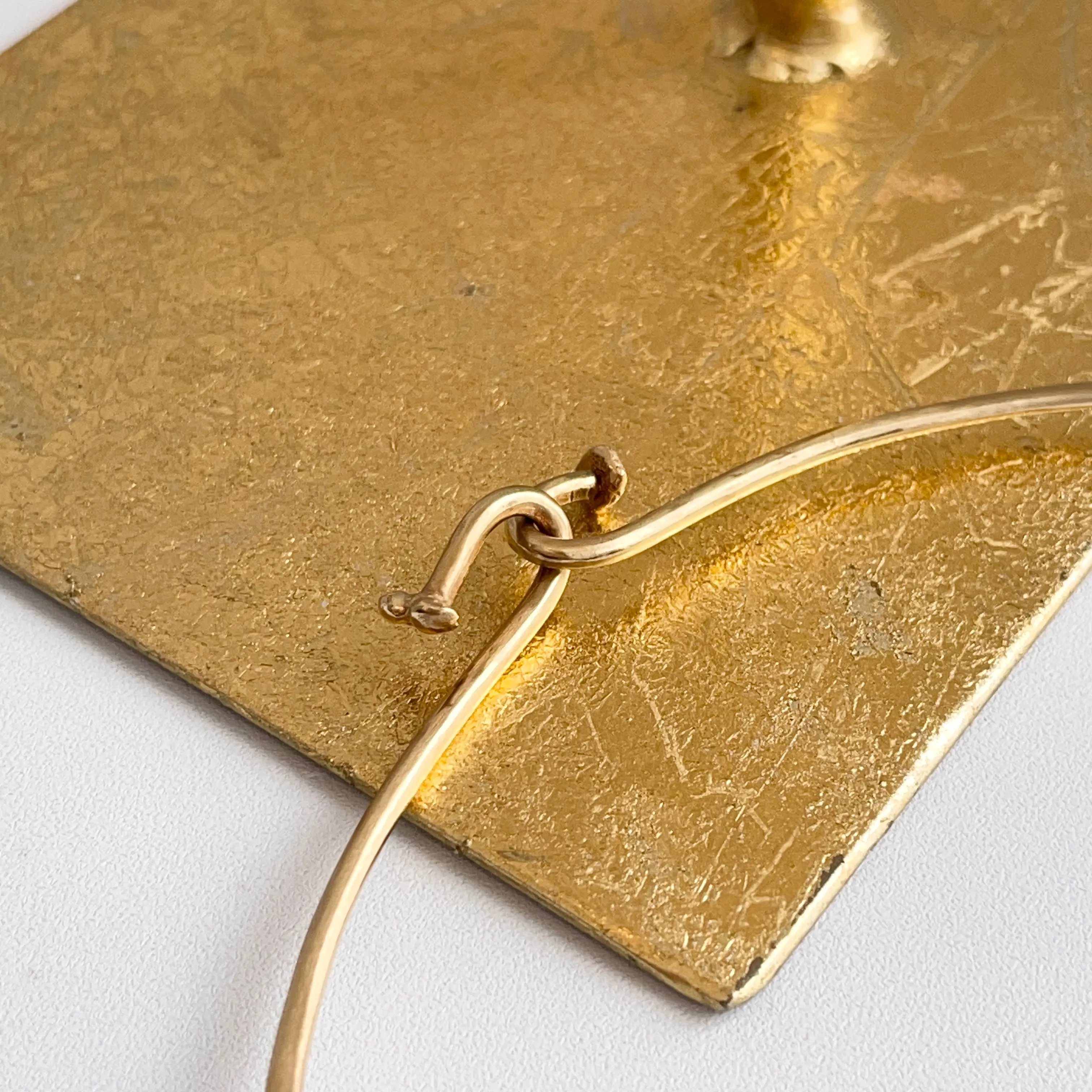 Estate 14KT Yellow Gold Hammered   Matte V Dip Collar Necklace
