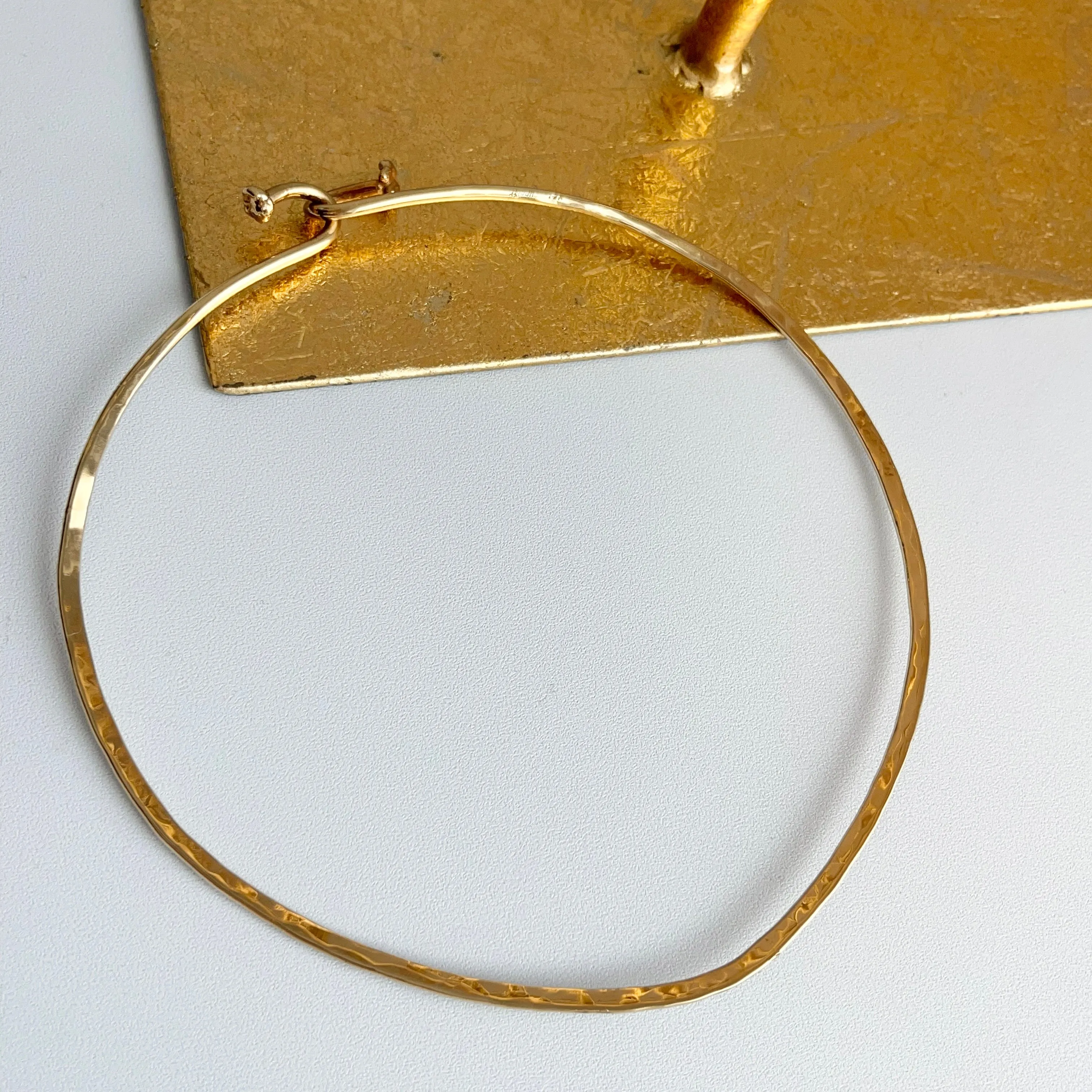 Estate 14KT Yellow Gold Hammered   Matte V Dip Collar Necklace