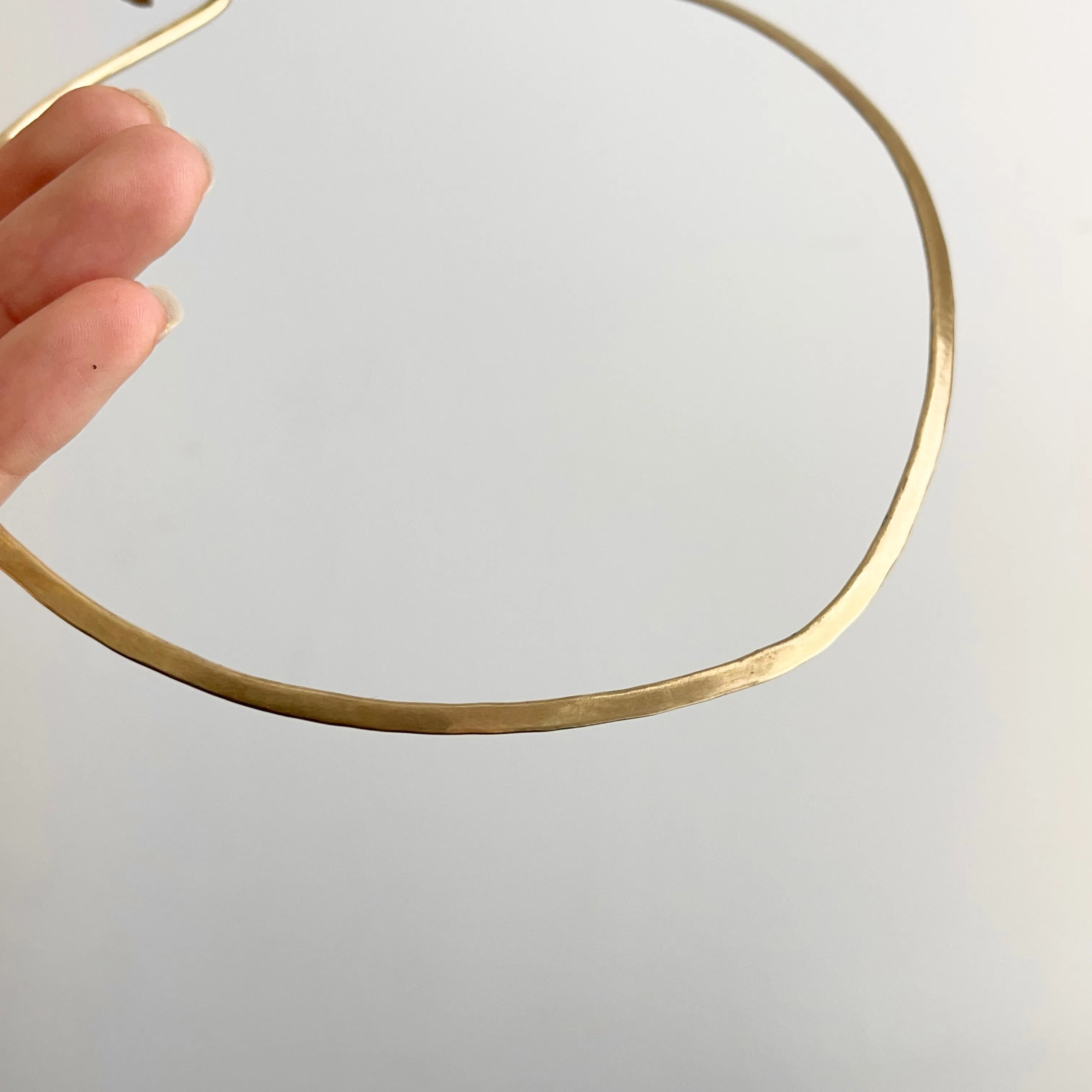Estate 14KT Yellow Gold Hammered   Matte V Dip Collar Necklace