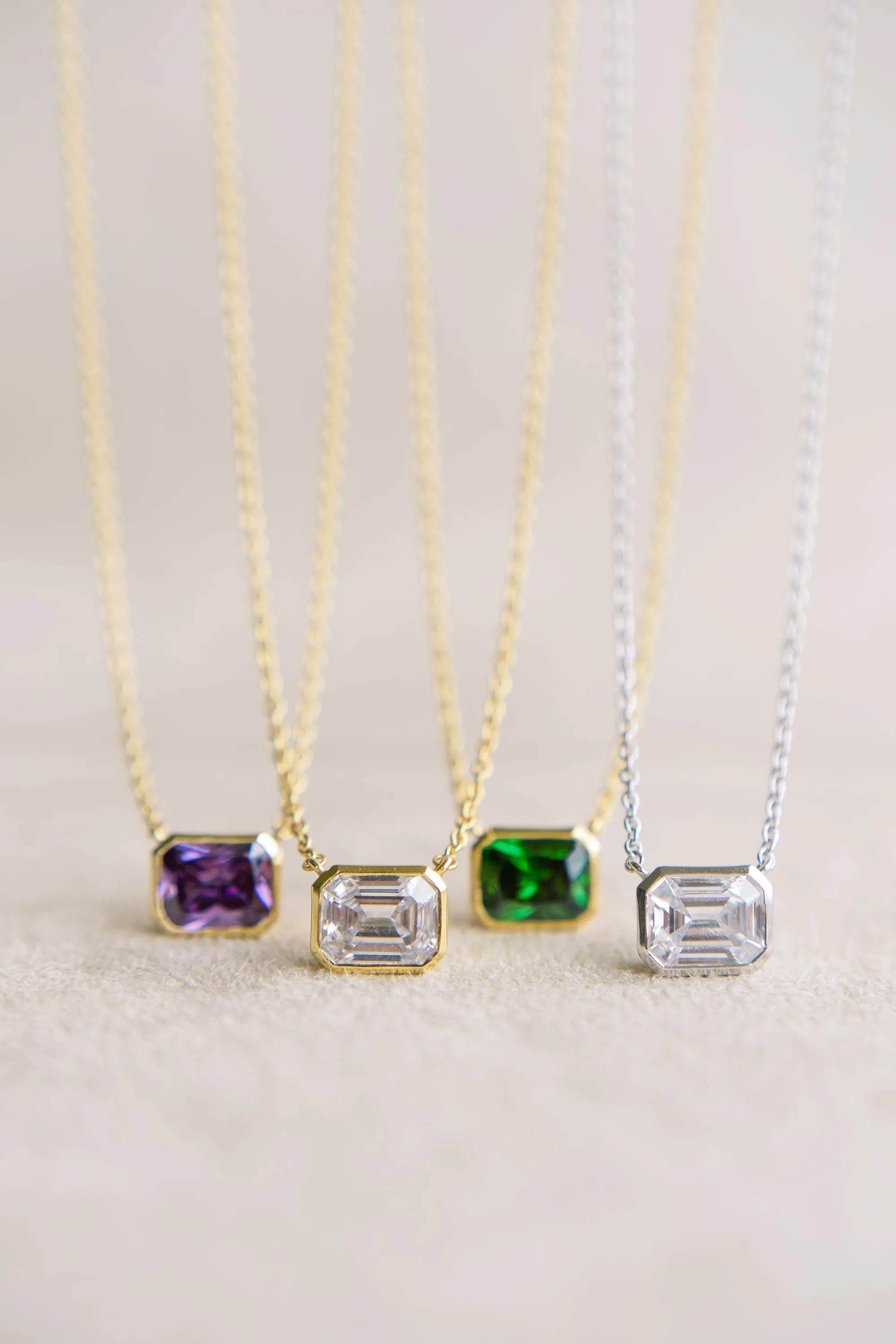 Gal Necklace in White Cubic Zirconia and White Gold