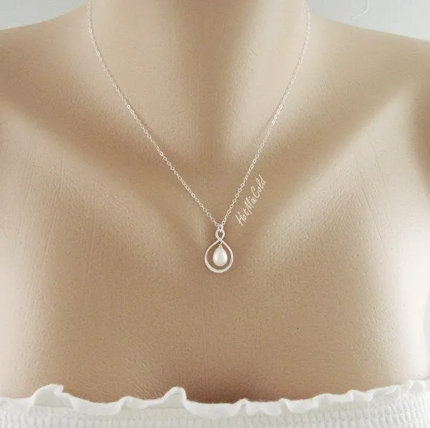 Infinity Pendant Pearl necklace
