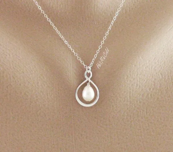 Infinity Pendant Pearl necklace