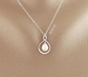 Infinity Pendant Pearl necklace