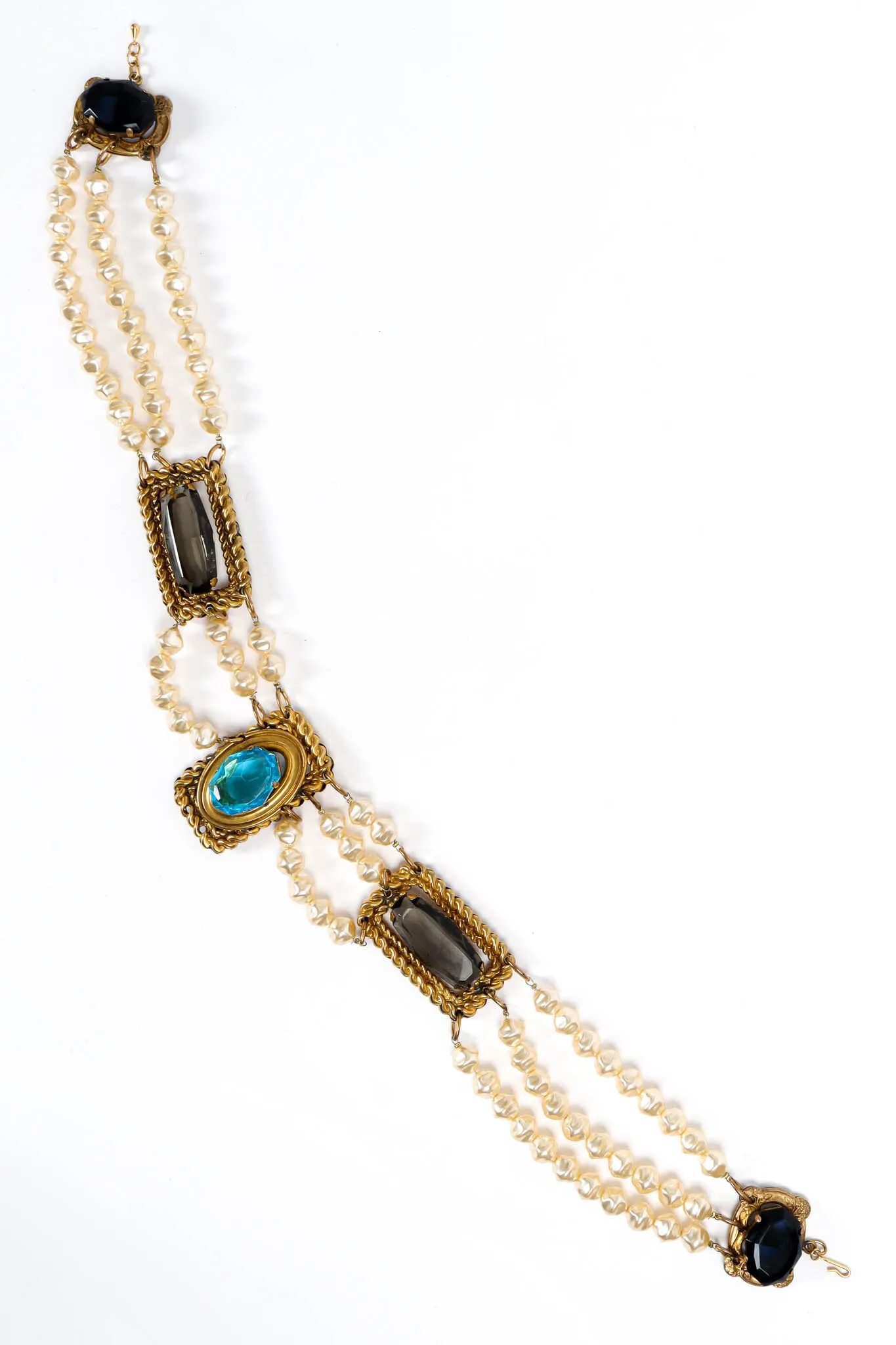 Jewel Frame Pearl Necklace