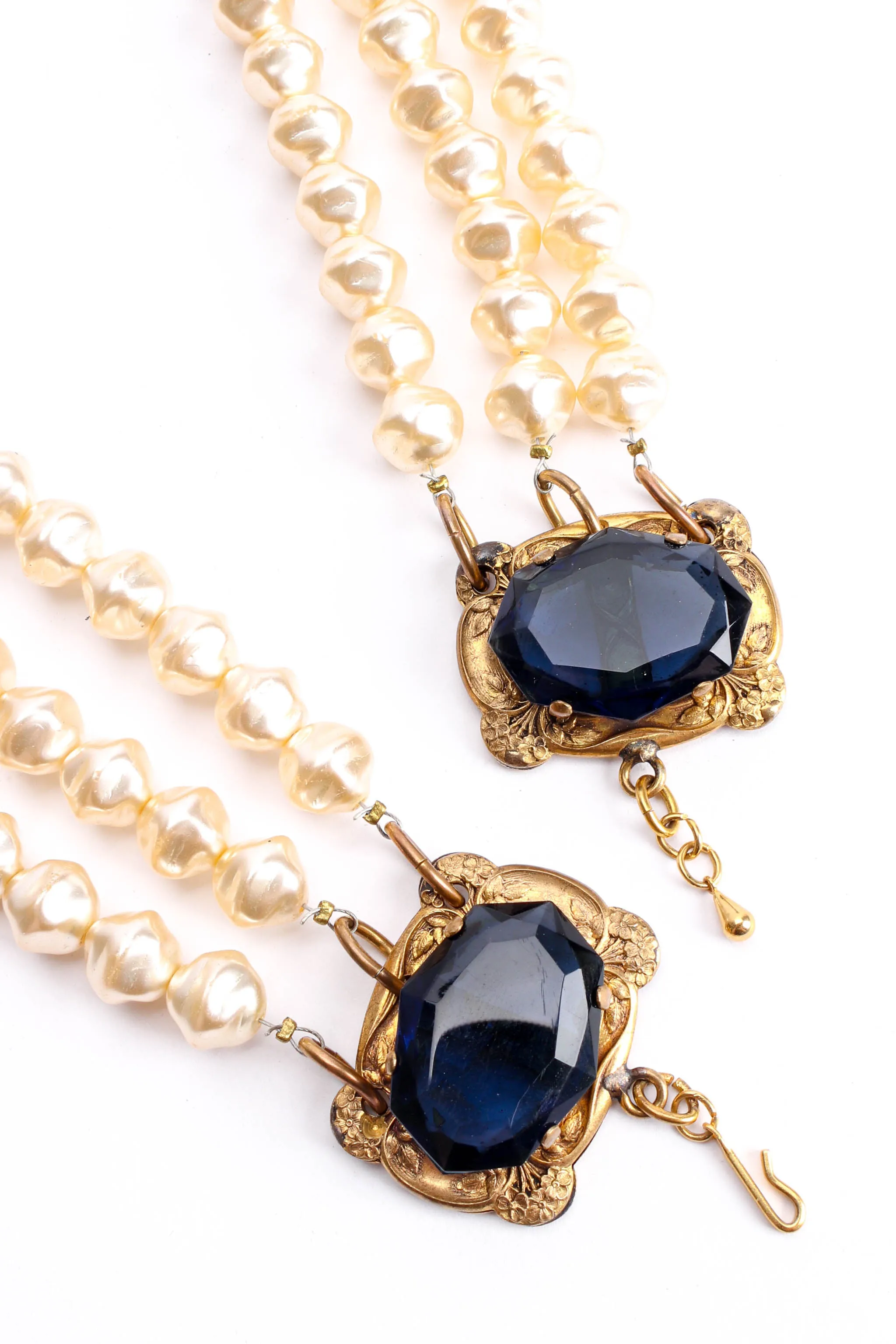 Jewel Frame Pearl Necklace