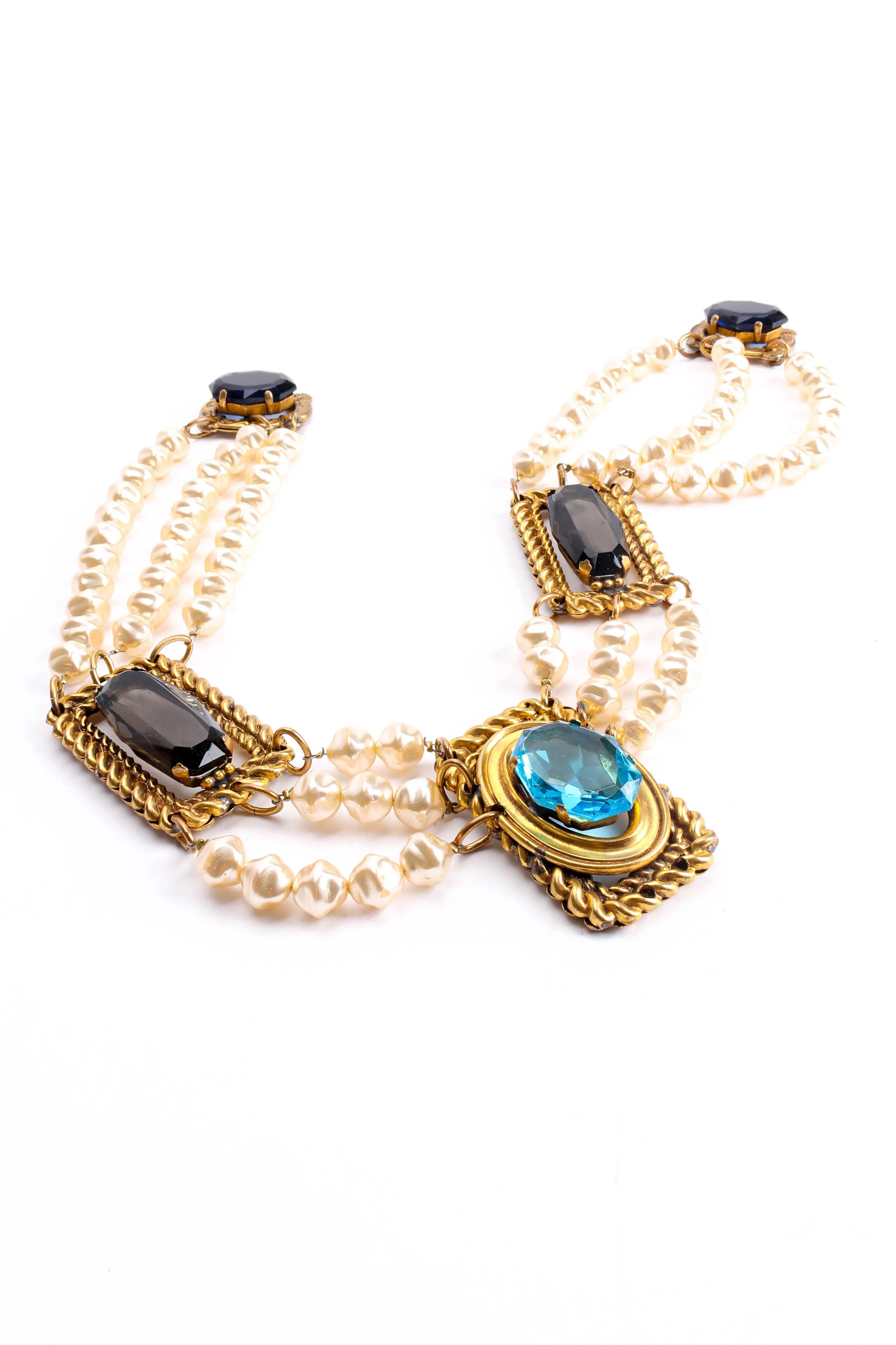 Jewel Frame Pearl Necklace