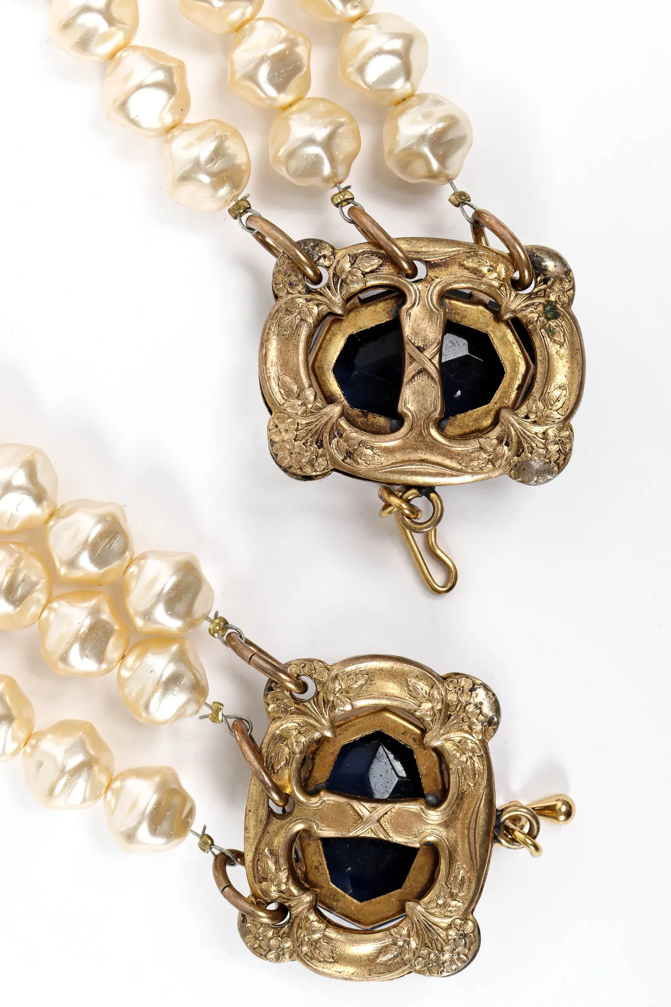Jewel Frame Pearl Necklace