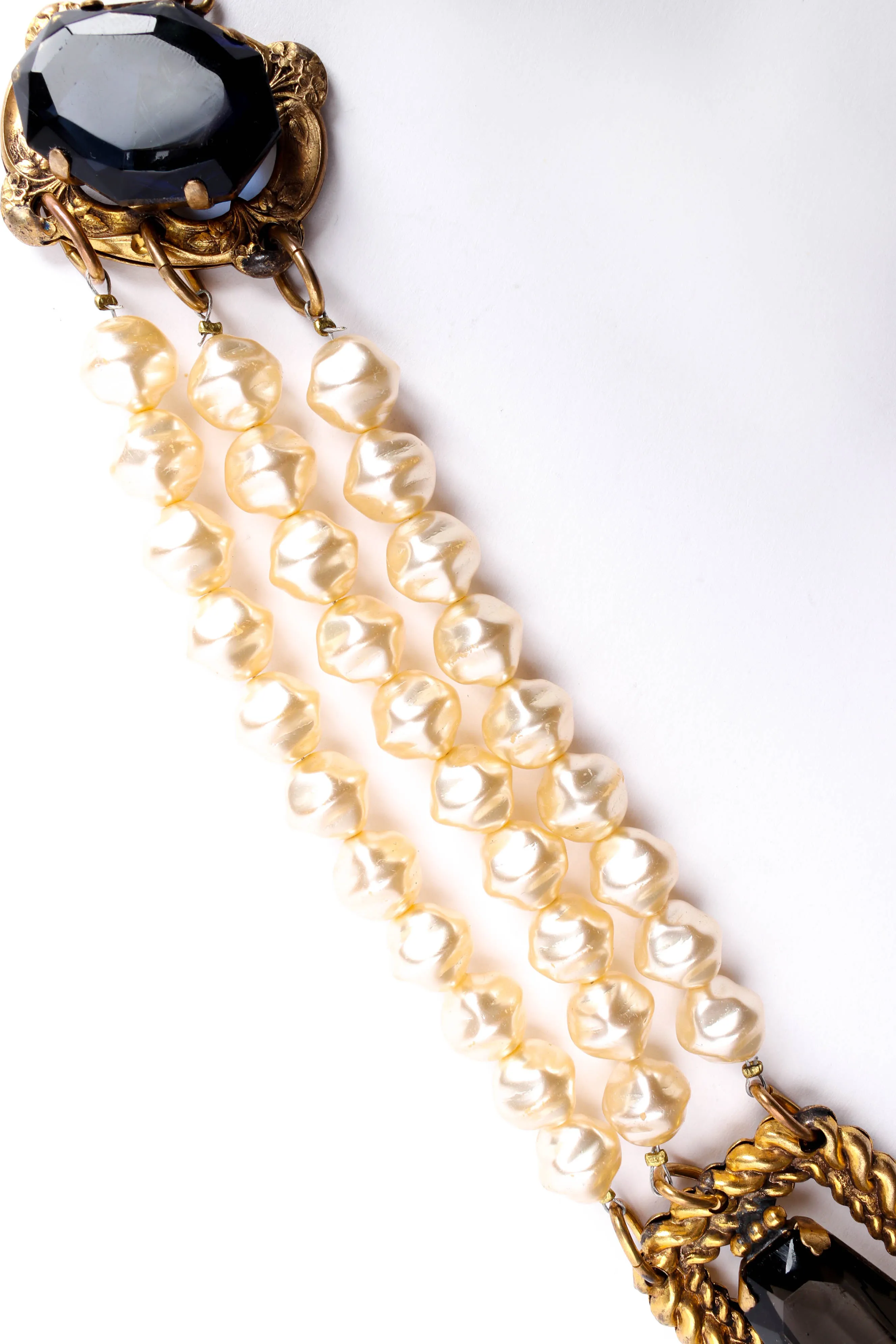 Jewel Frame Pearl Necklace