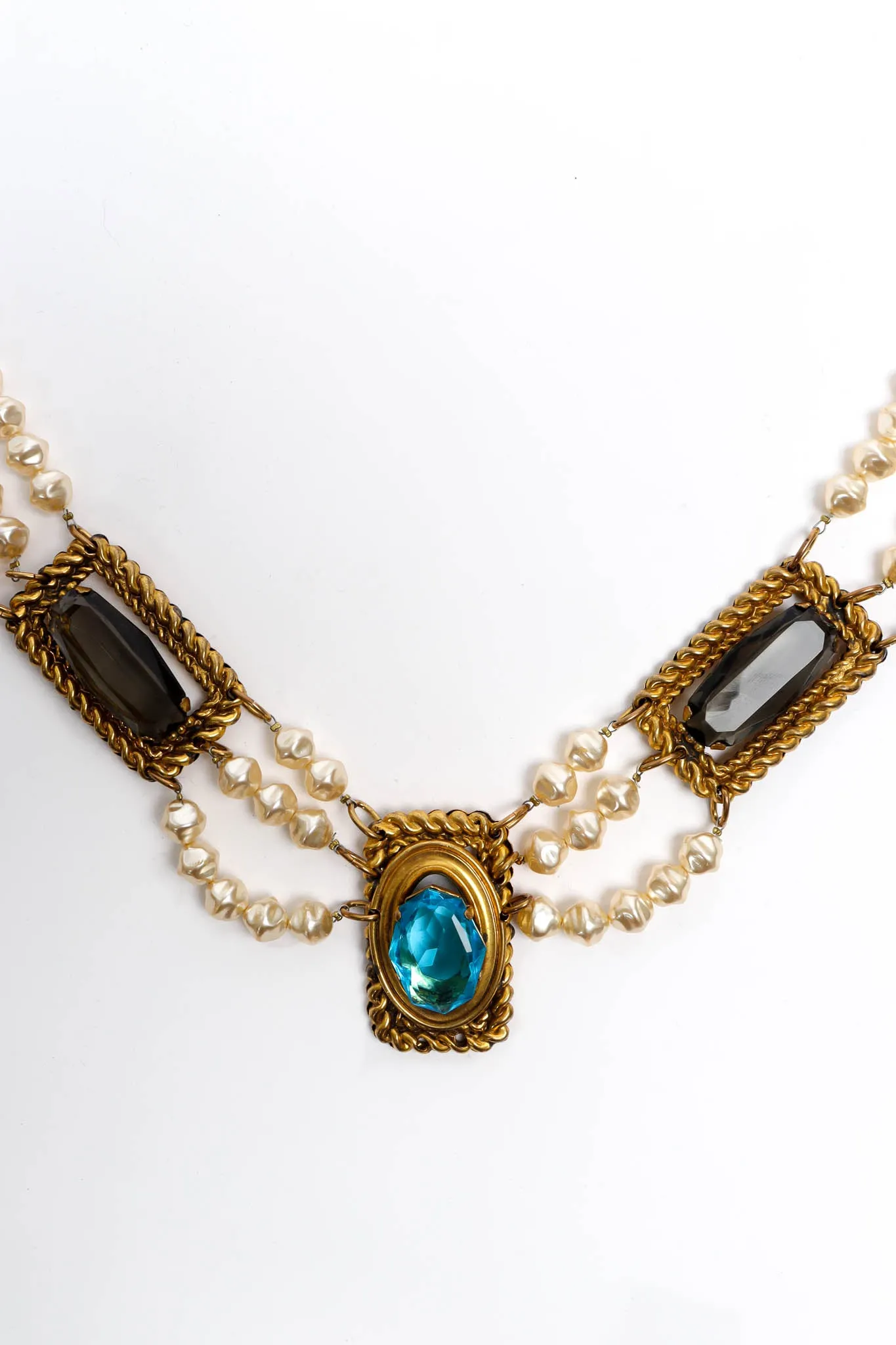 Jewel Frame Pearl Necklace