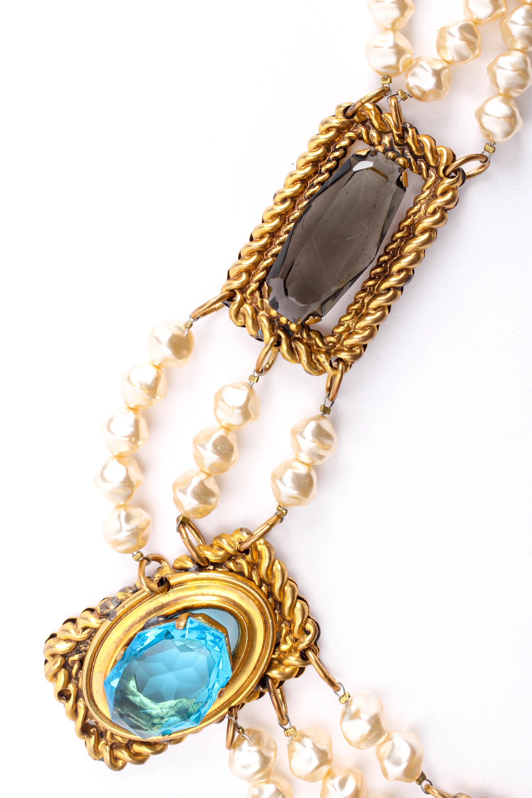 Jewel Frame Pearl Necklace