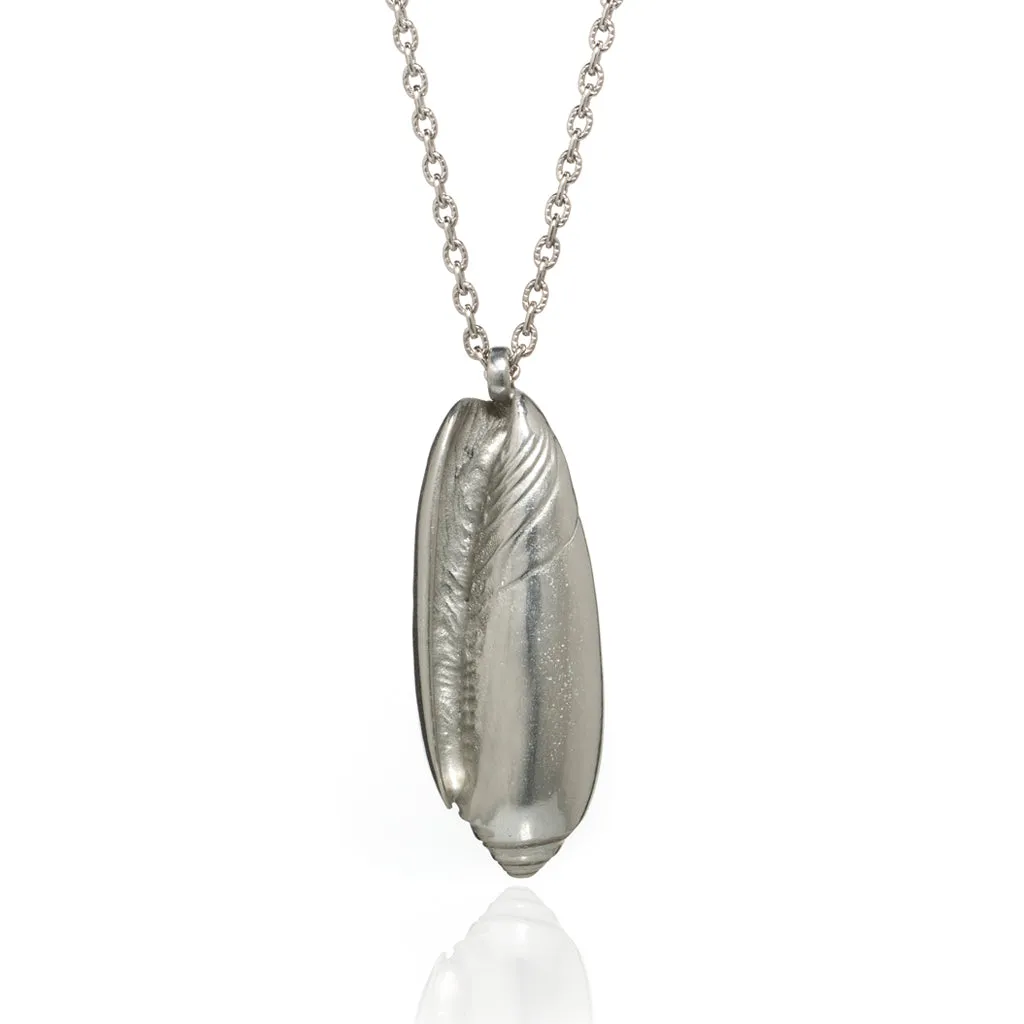 Large  Shell Necklace Silvertone 20" Chain