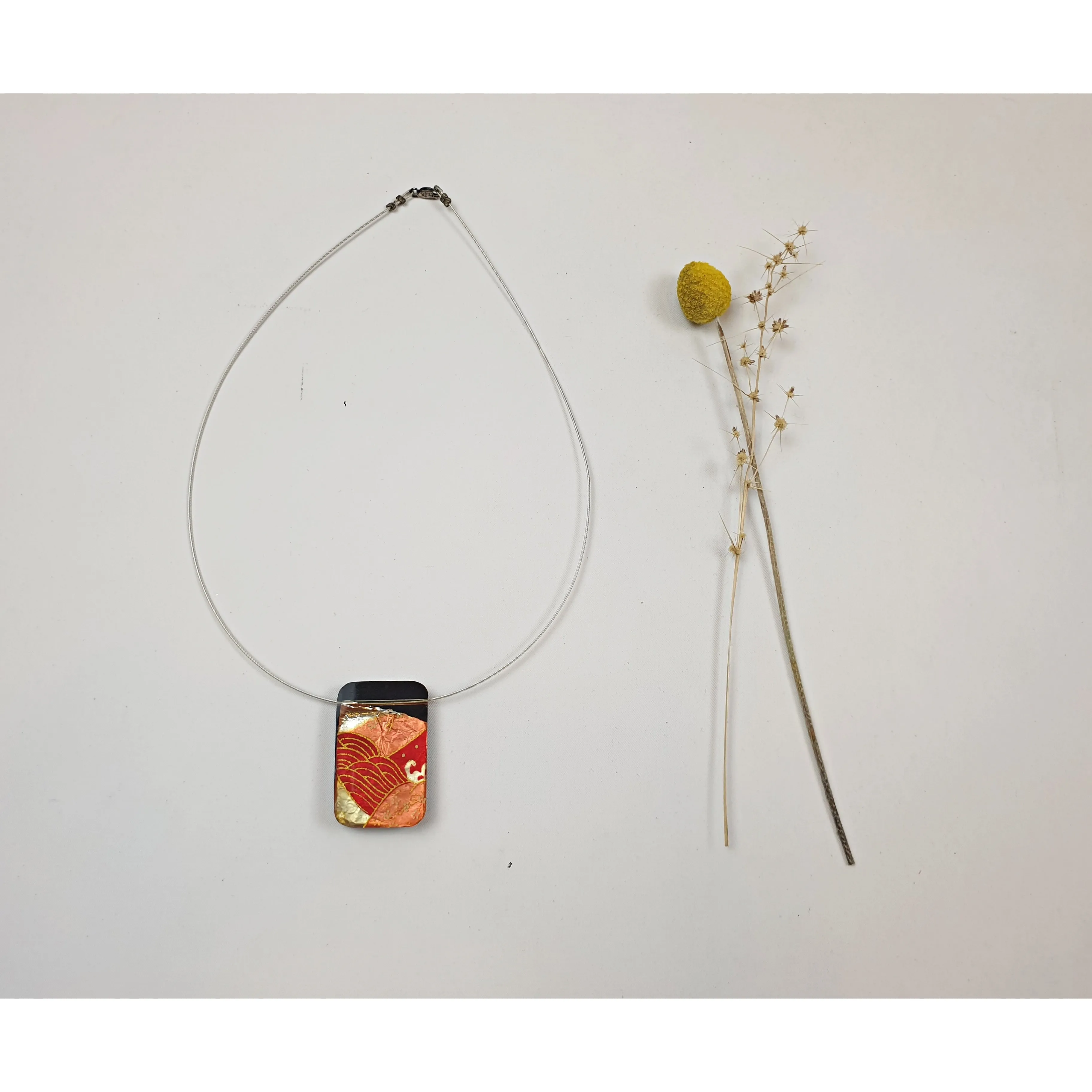 Lekker resin oriental style charm with silver chain necklace