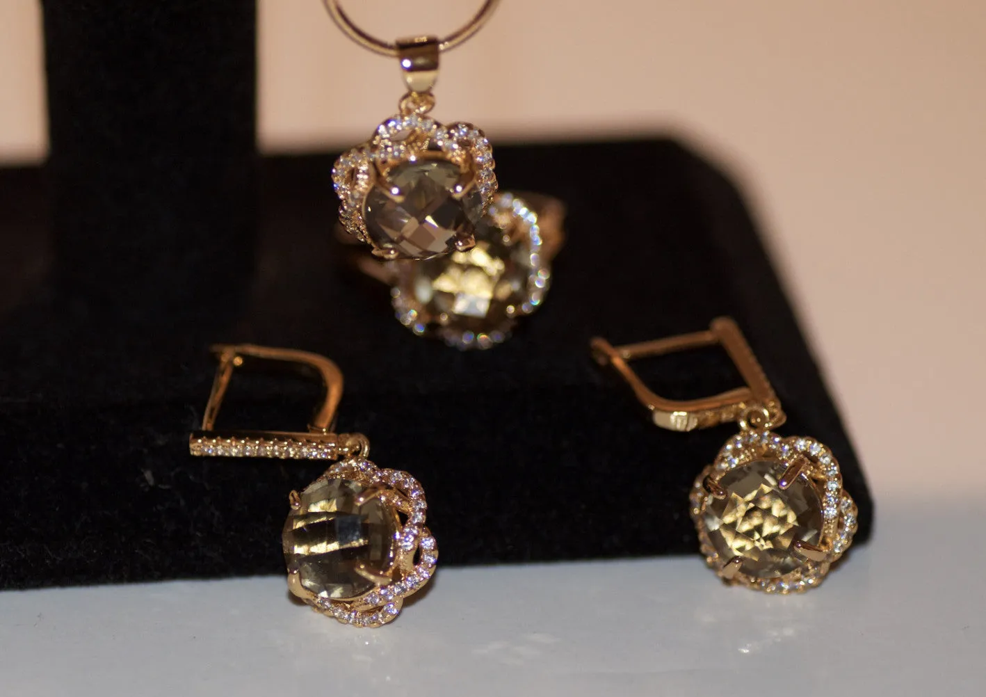 light green Necklace Set