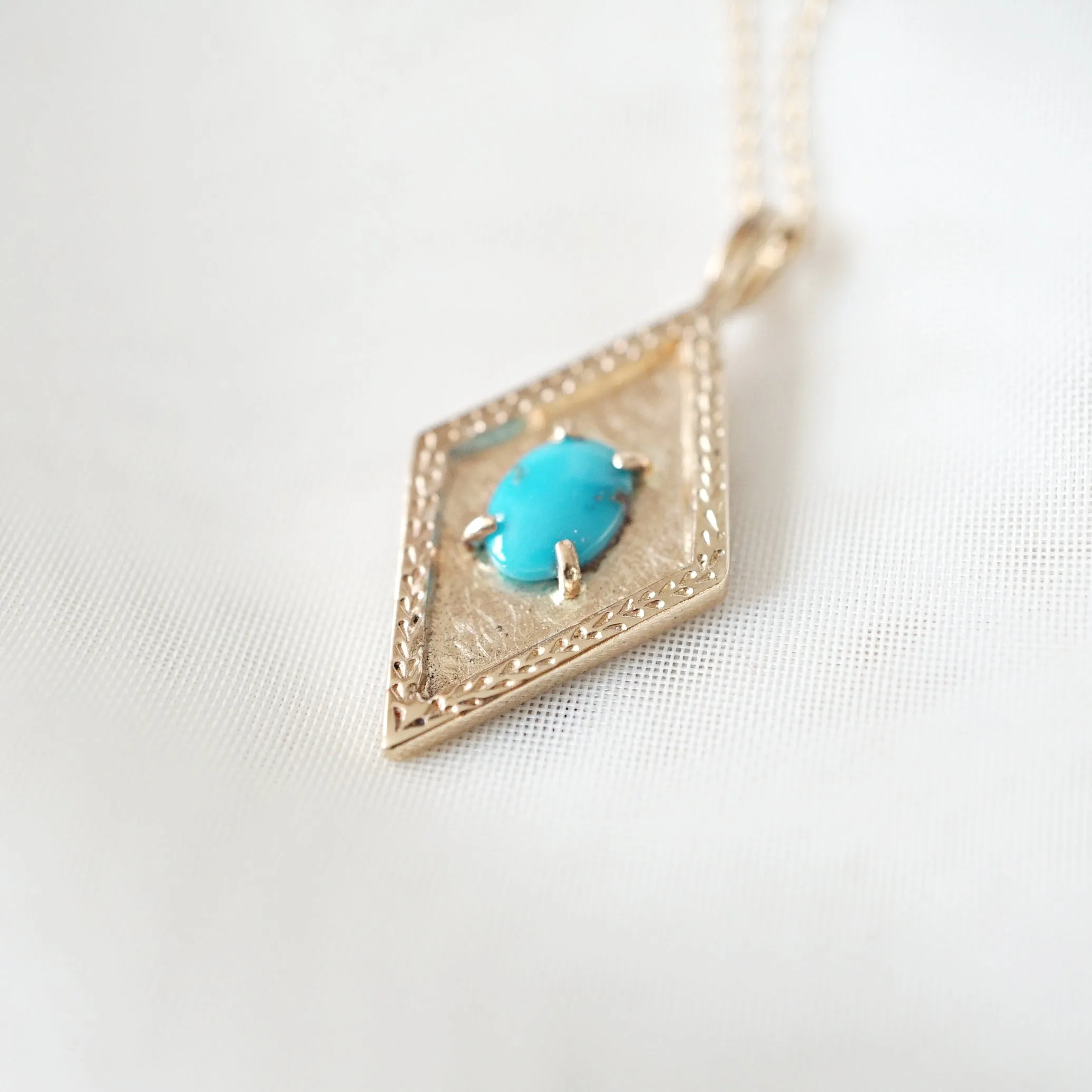 Pendant of Curiosities: turquoise