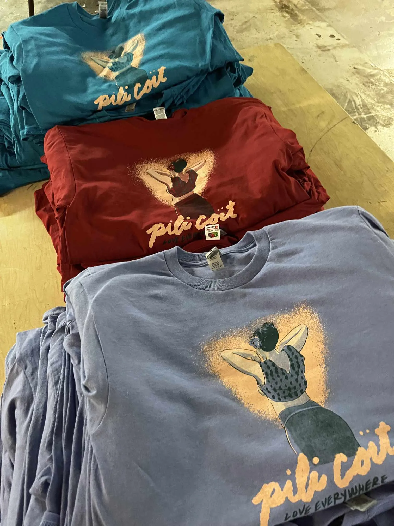 Pili Coït "Love Everywhere" T-shirt