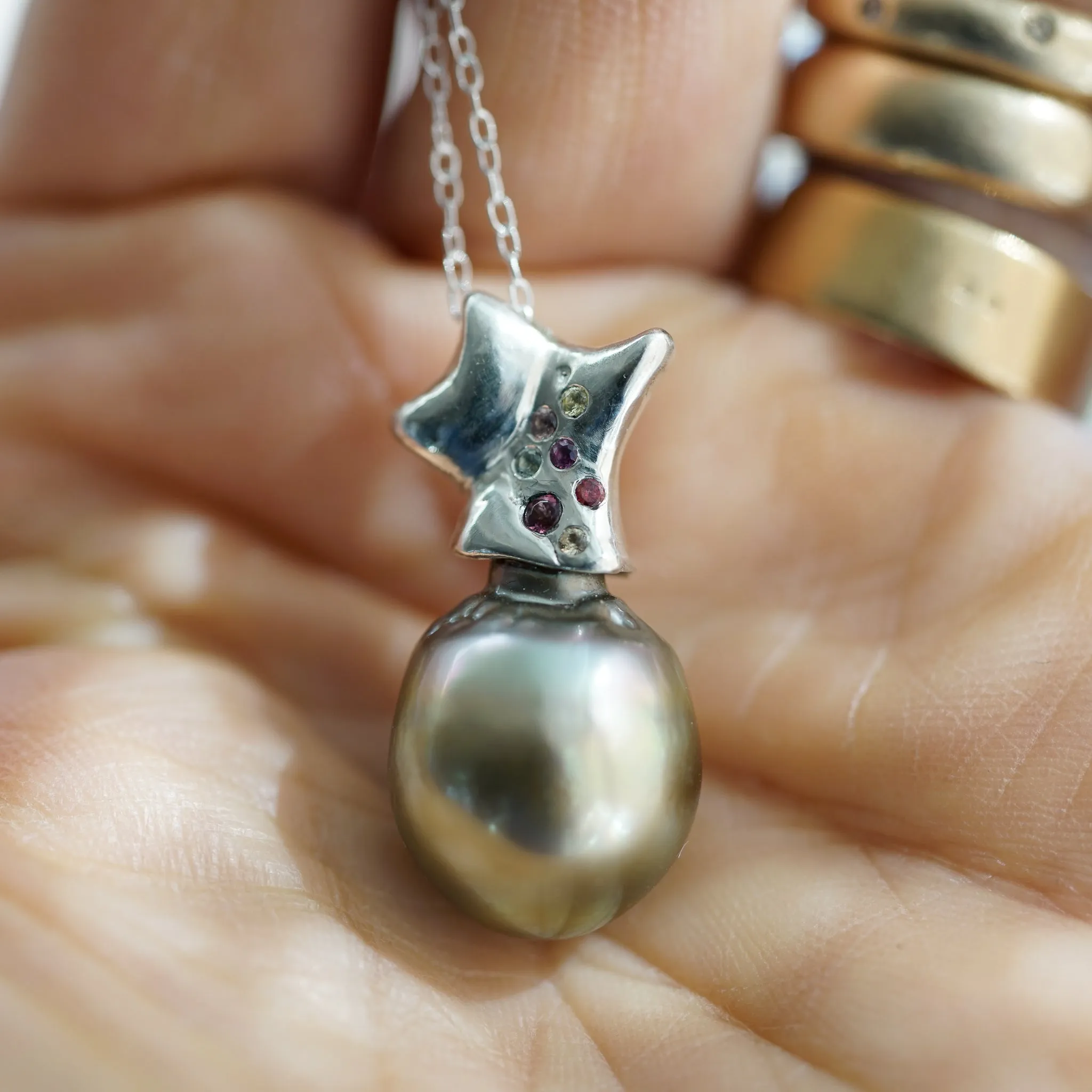 Star sapphires Tahitian Pearl necklace in silver