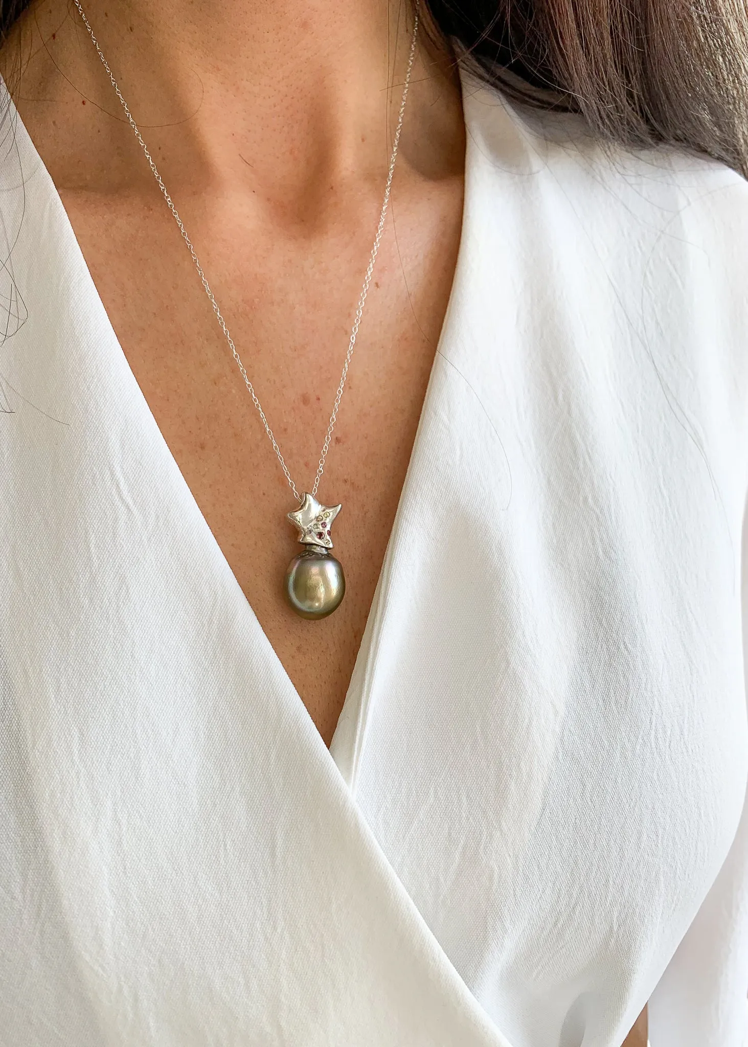 Star sapphires Tahitian Pearl necklace in silver