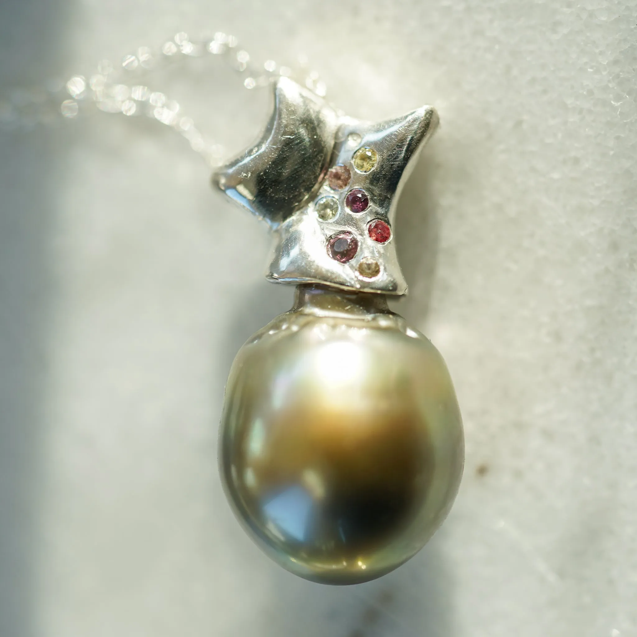 Star sapphires Tahitian Pearl necklace in silver