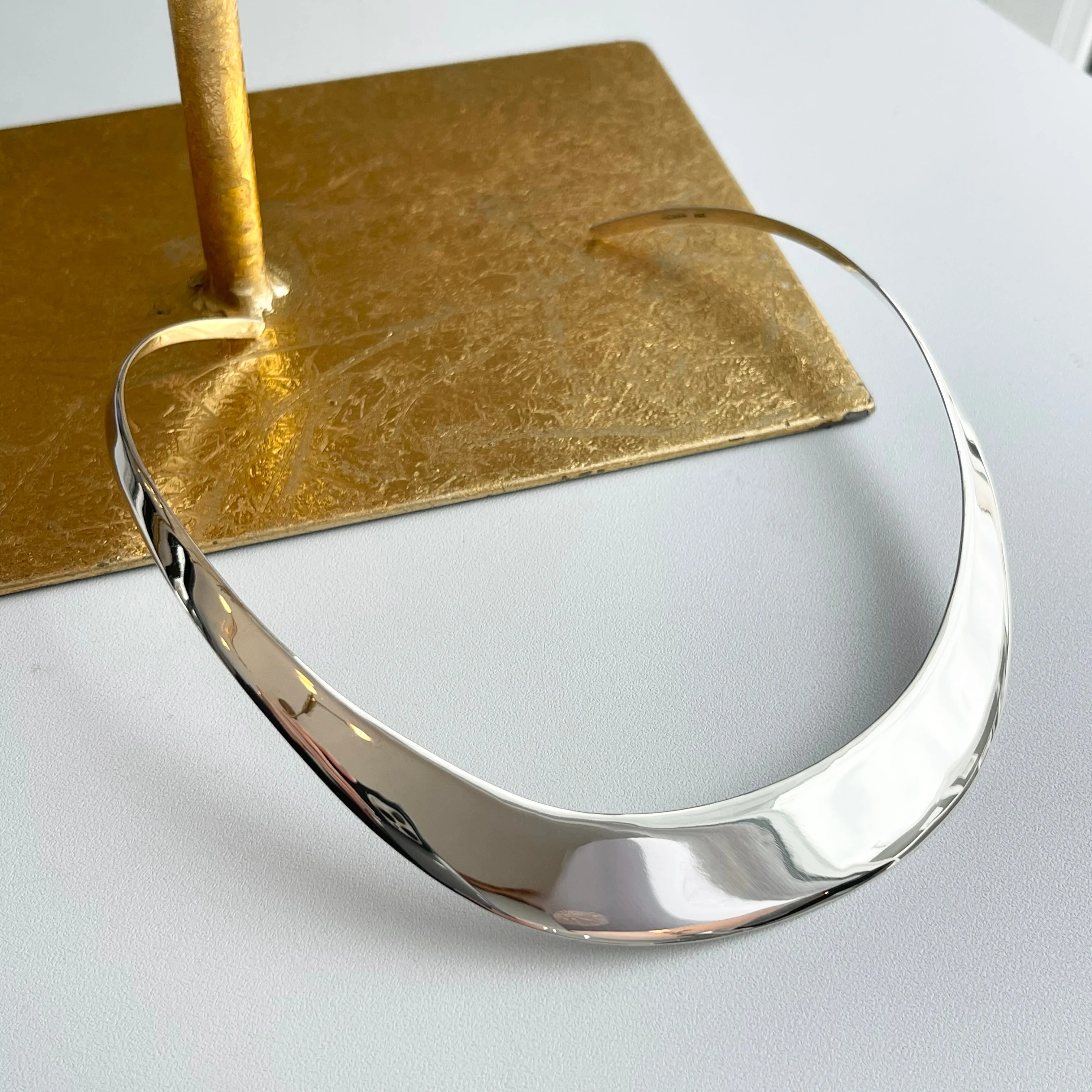 Sterling Silver Thick Oval Polished Tapered Open Collar Necklace