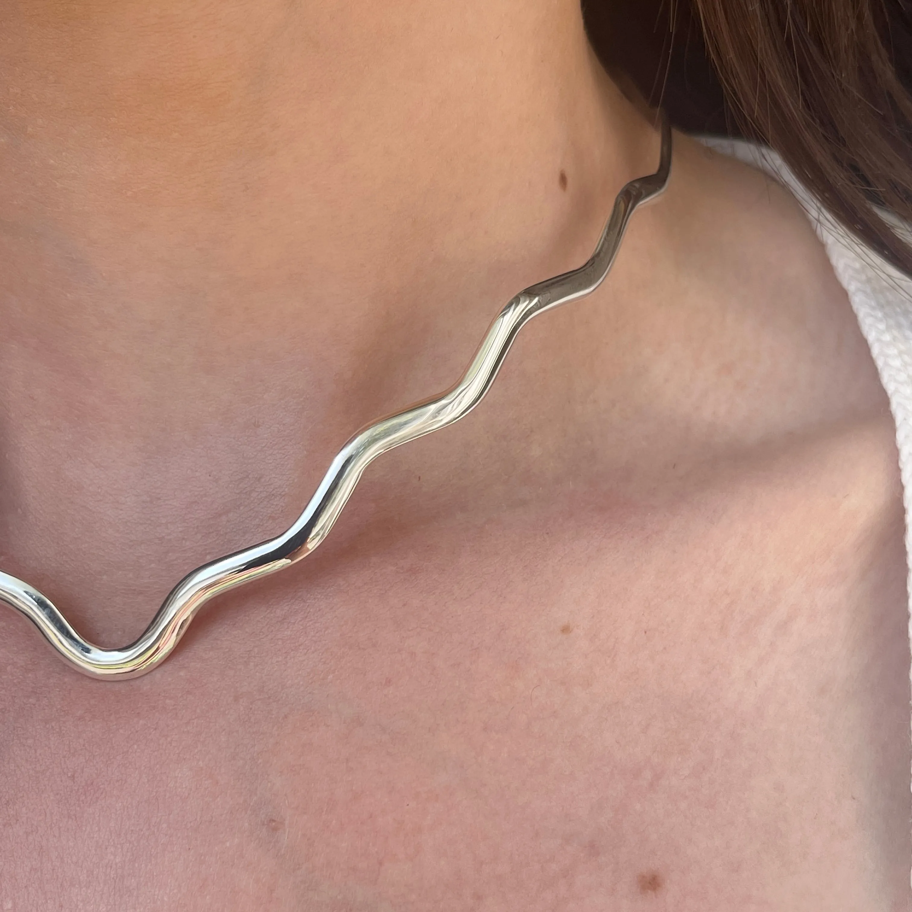 Sterling Silver Wavy V-Shape Open Neck Wire Collar Necklace