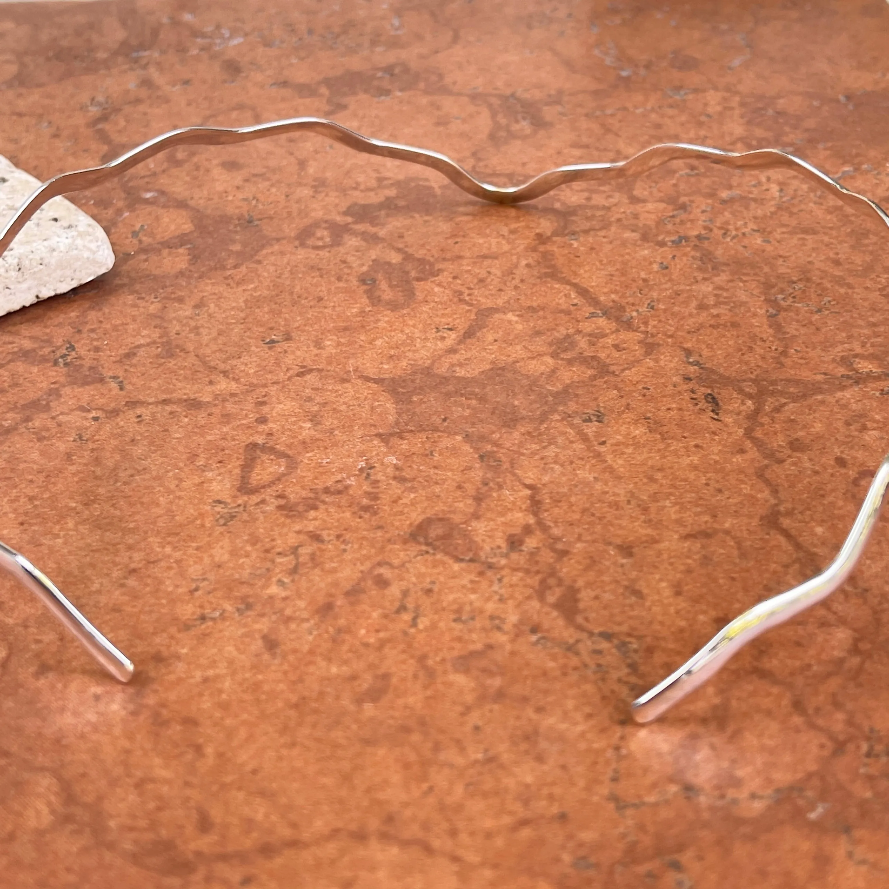 Sterling Silver Wavy V-Shape Open Neck Wire Collar Necklace