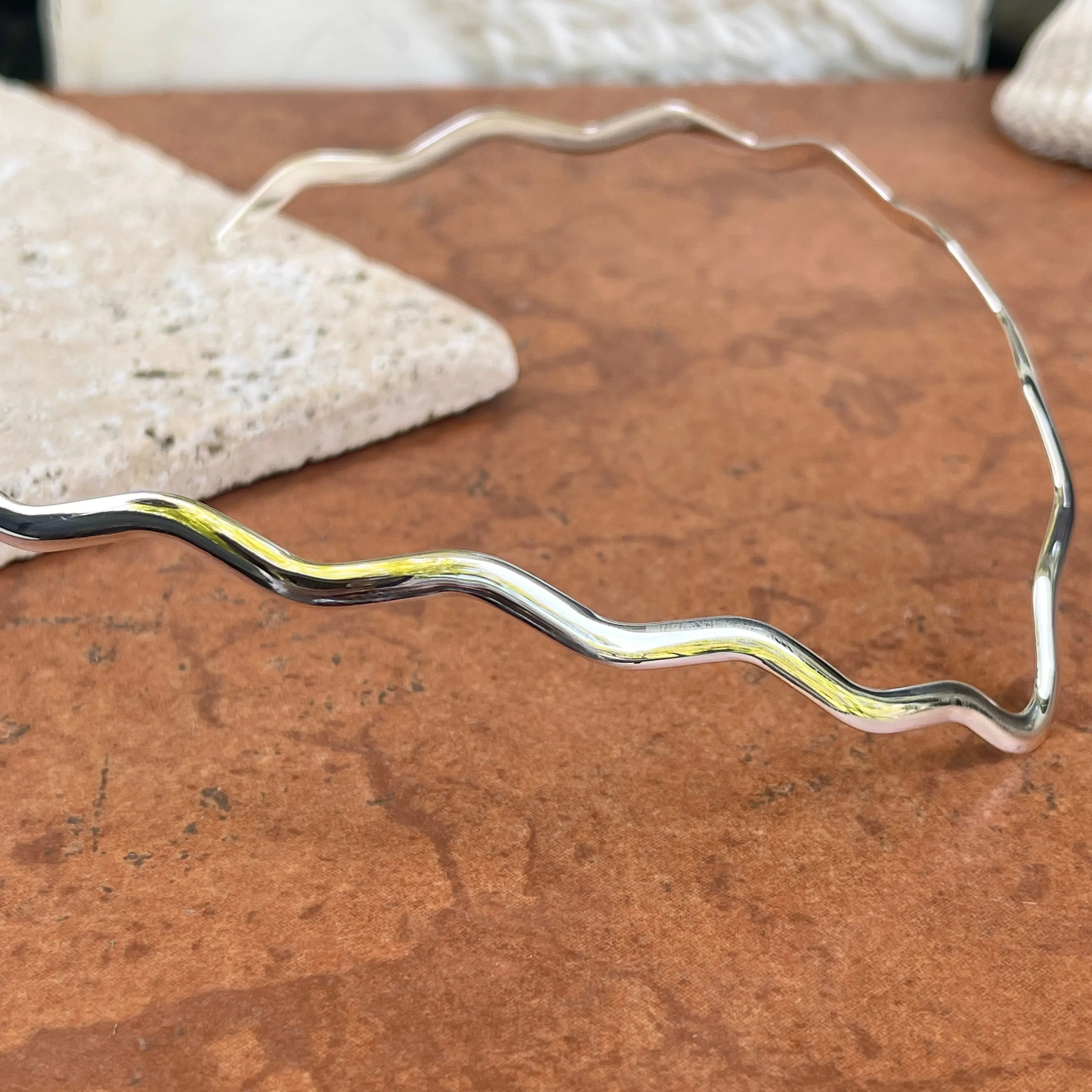 Sterling Silver Wavy V-Shape Open Neck Wire Collar Necklace