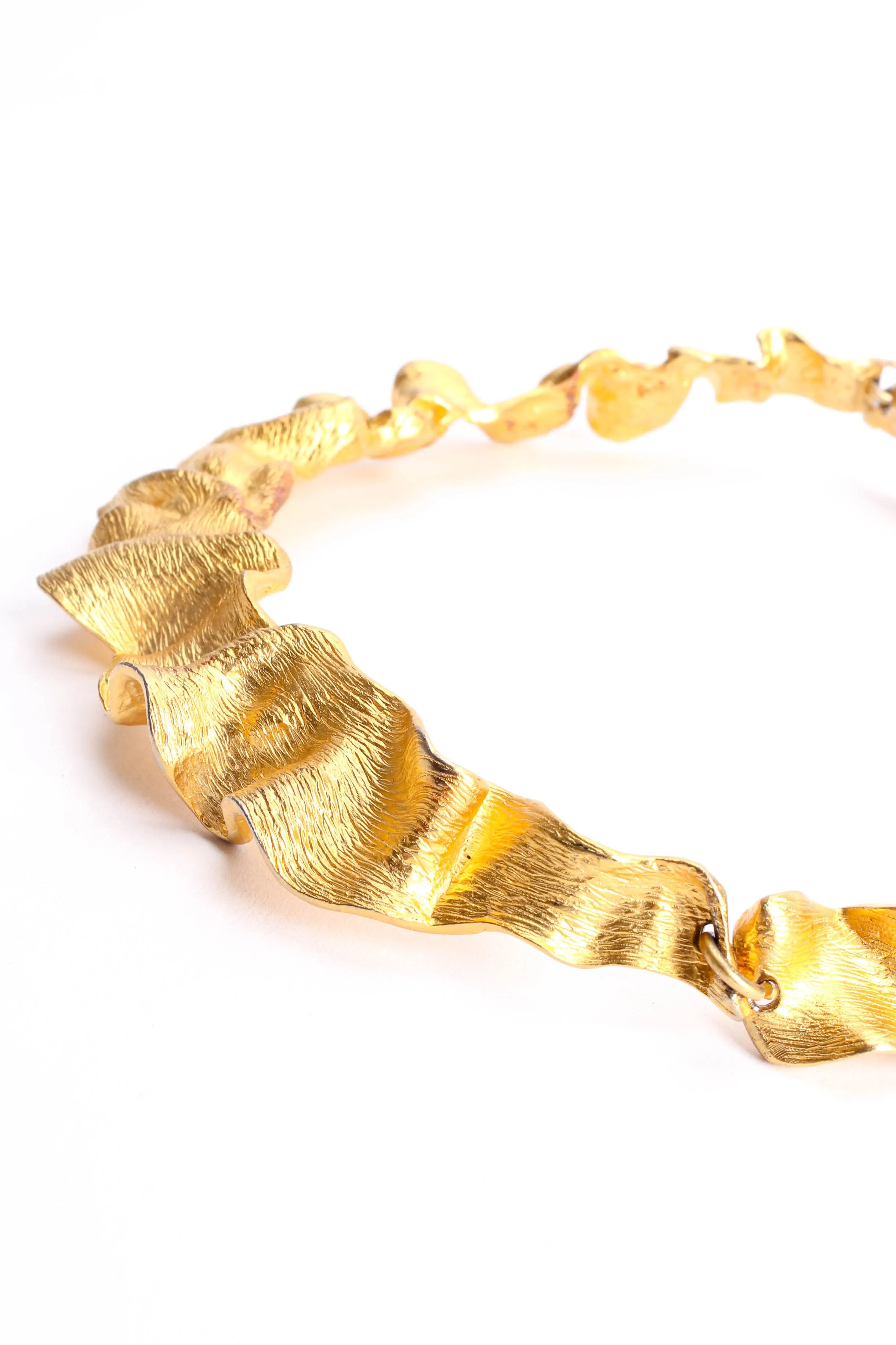 Swirl Crinkle Collar Necklace