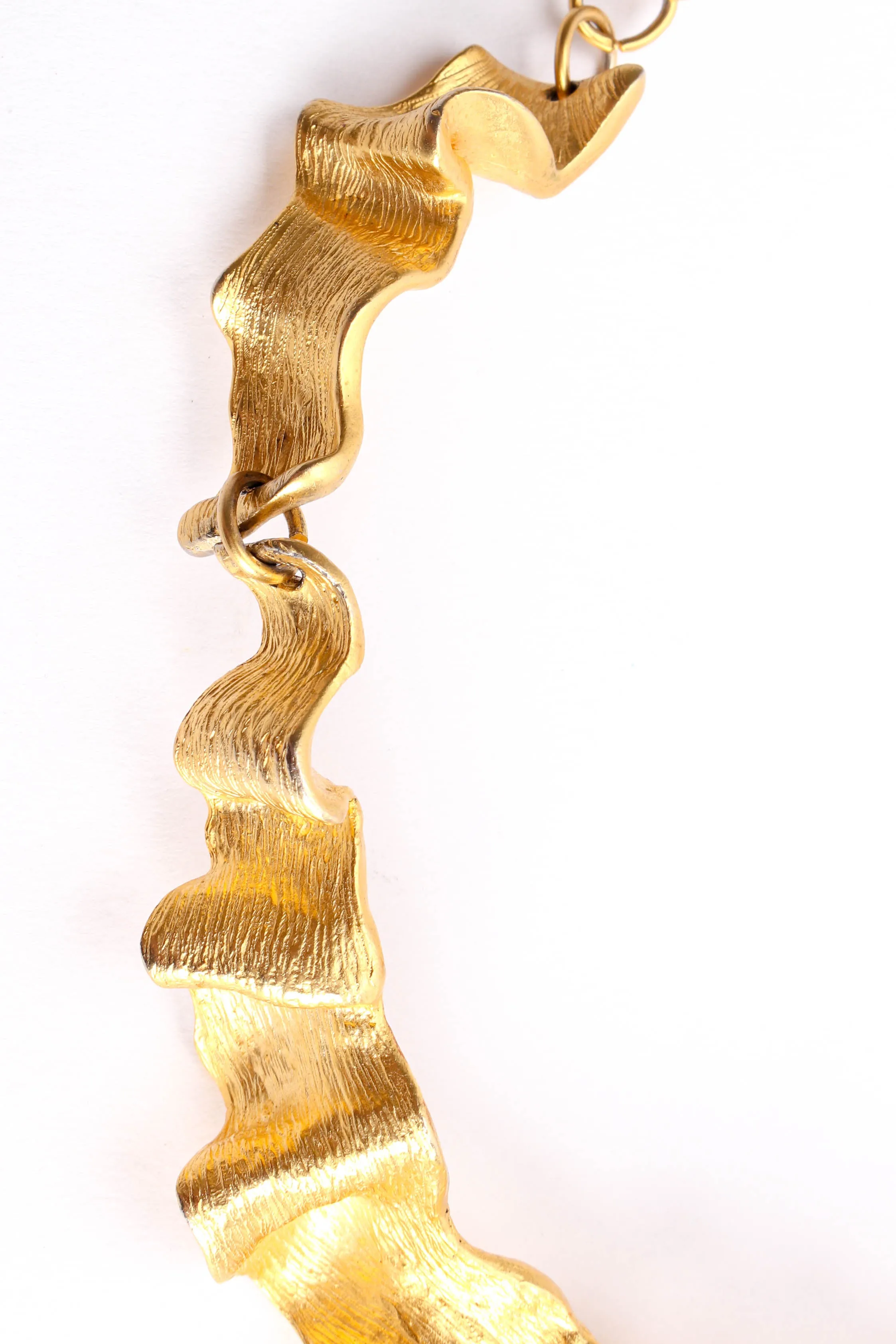 Swirl Crinkle Collar Necklace