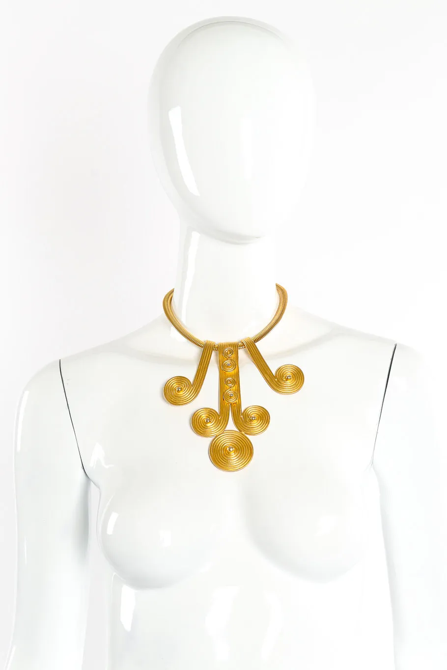 Swirl Motif Pendant Necklace