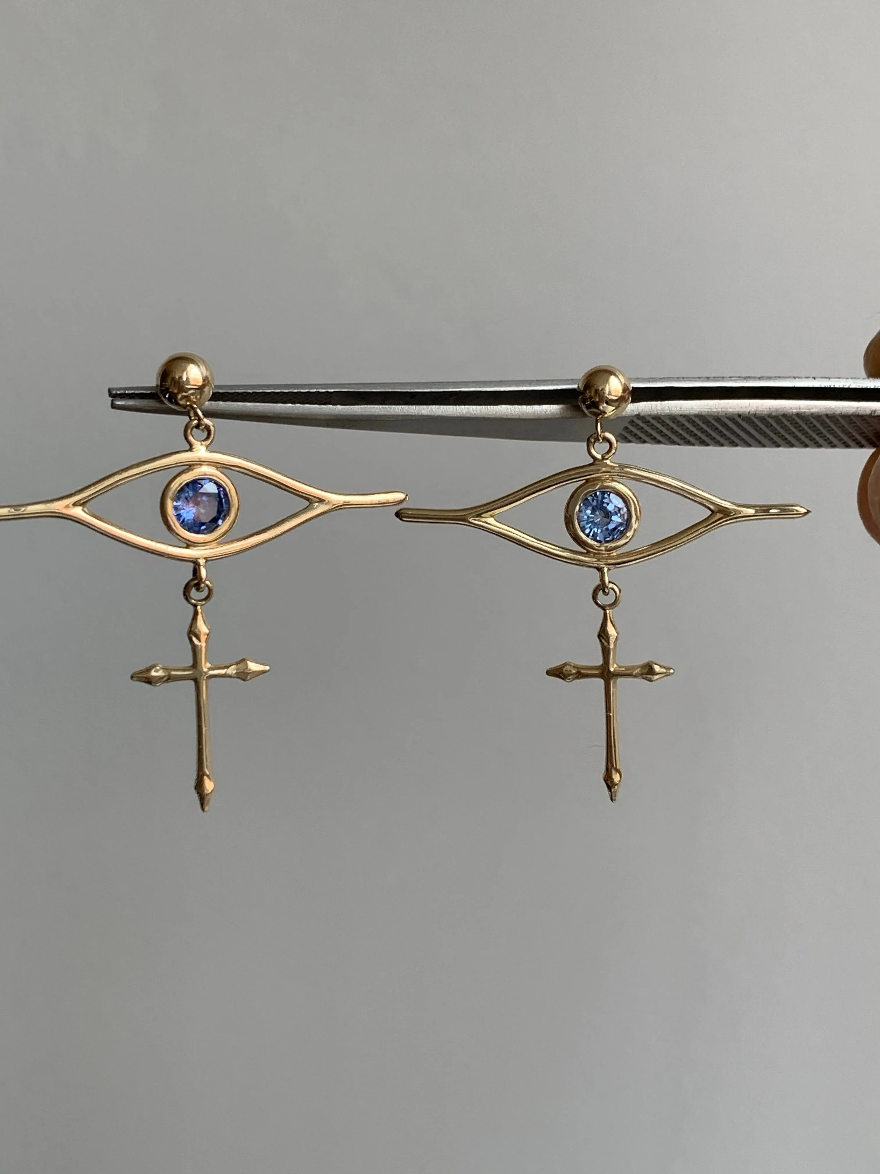 Third eye power gem earring