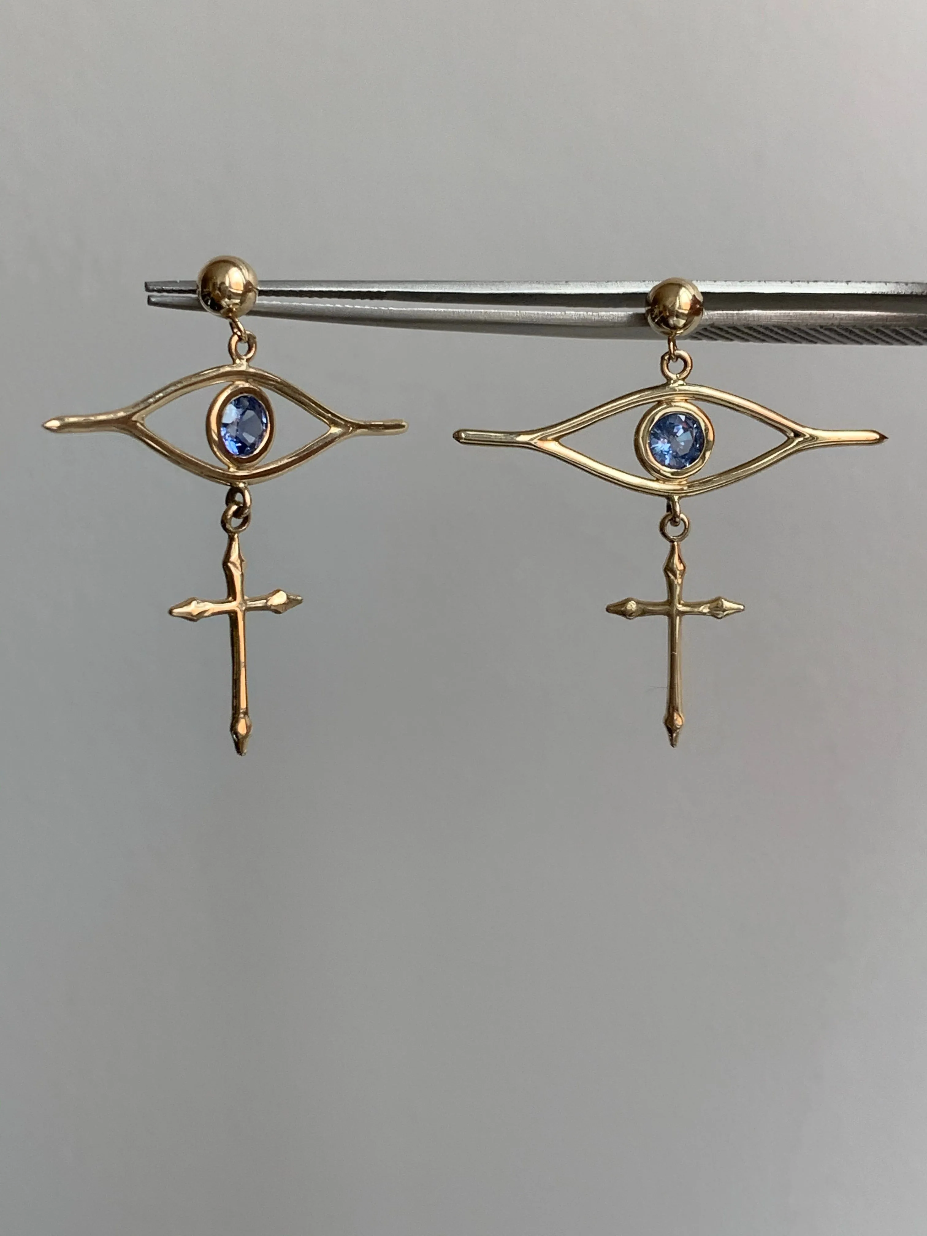 Third eye power gem earring