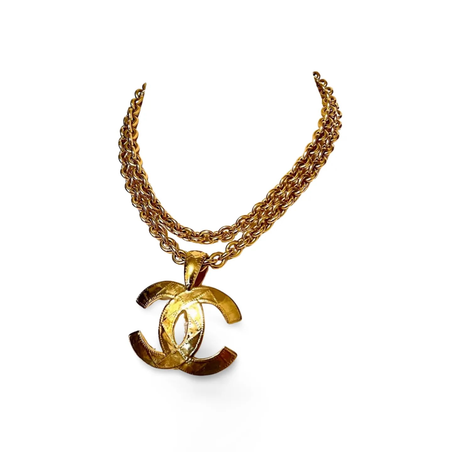 Vintage CHANEL chain necklace with a large CC mark pendant top. Gorgeous masterpiece jewelry. 050323re11