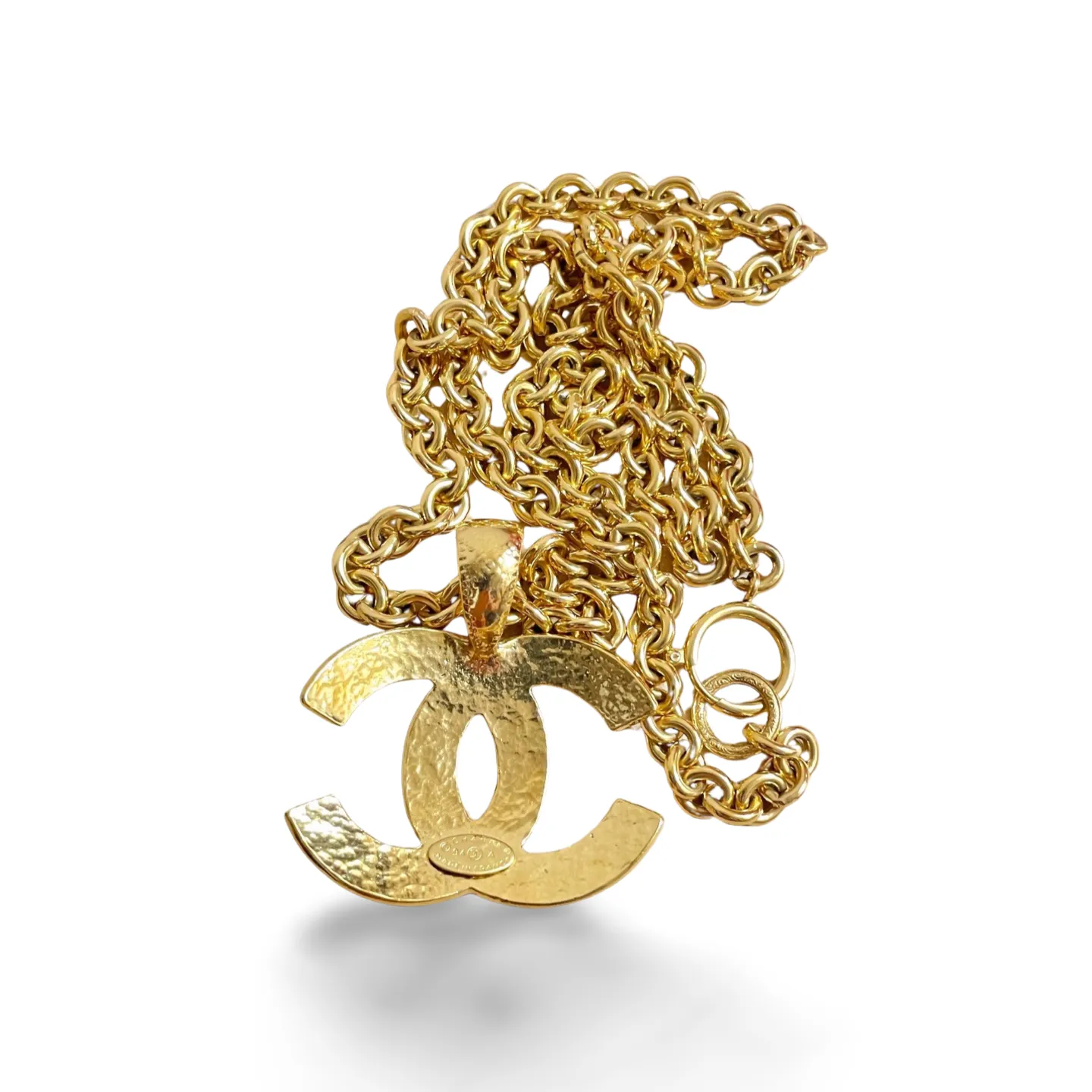 Vintage CHANEL chain necklace with a large CC mark pendant top. Gorgeous masterpiece jewelry. 050323re11
